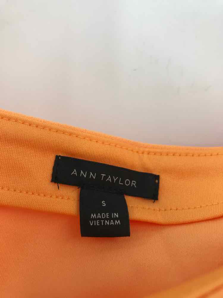 Pre-Owned Ann Taylor Orange Blouse Size Small - Perfect for Work, Casual Wear & Layering