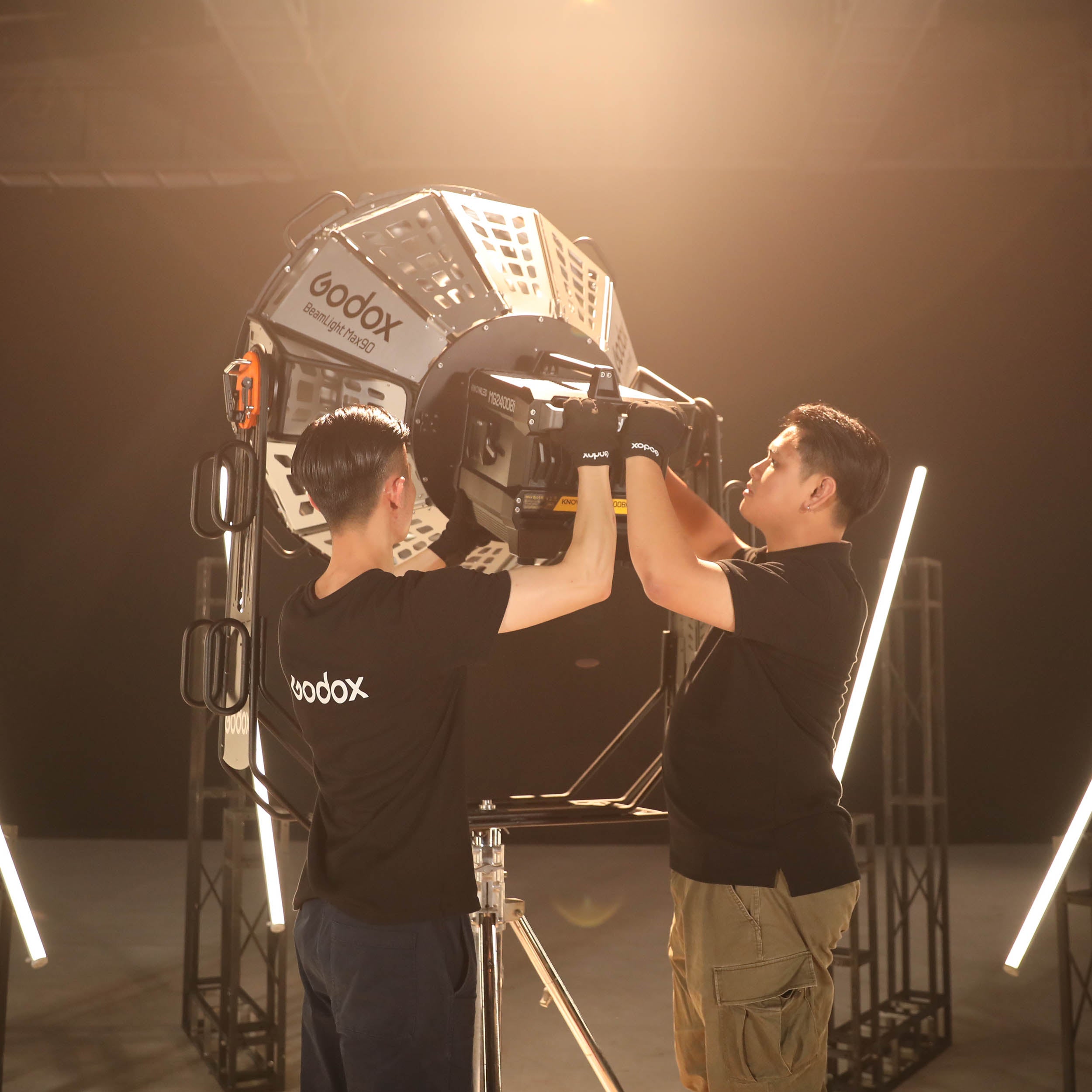 Godox BeamLight Max90 Cinema Grade Parallel Beam Light Reflector - Compatible with G Mount Flash - Perfect for Studio Photography, Portraits & Cinematic Lighting