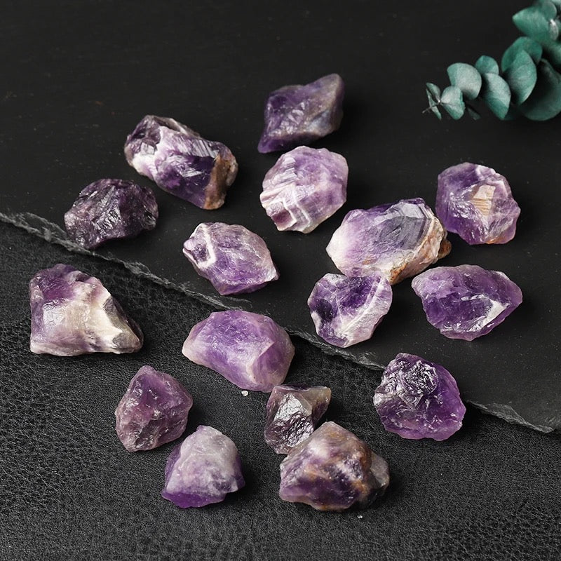 Natural Raw Amethyst Crystal Stone - Healing Energy for Intuition, Meditation & Spiritual Growth - Perfect for Home Decor, Yoga Space & Chakra Balancing