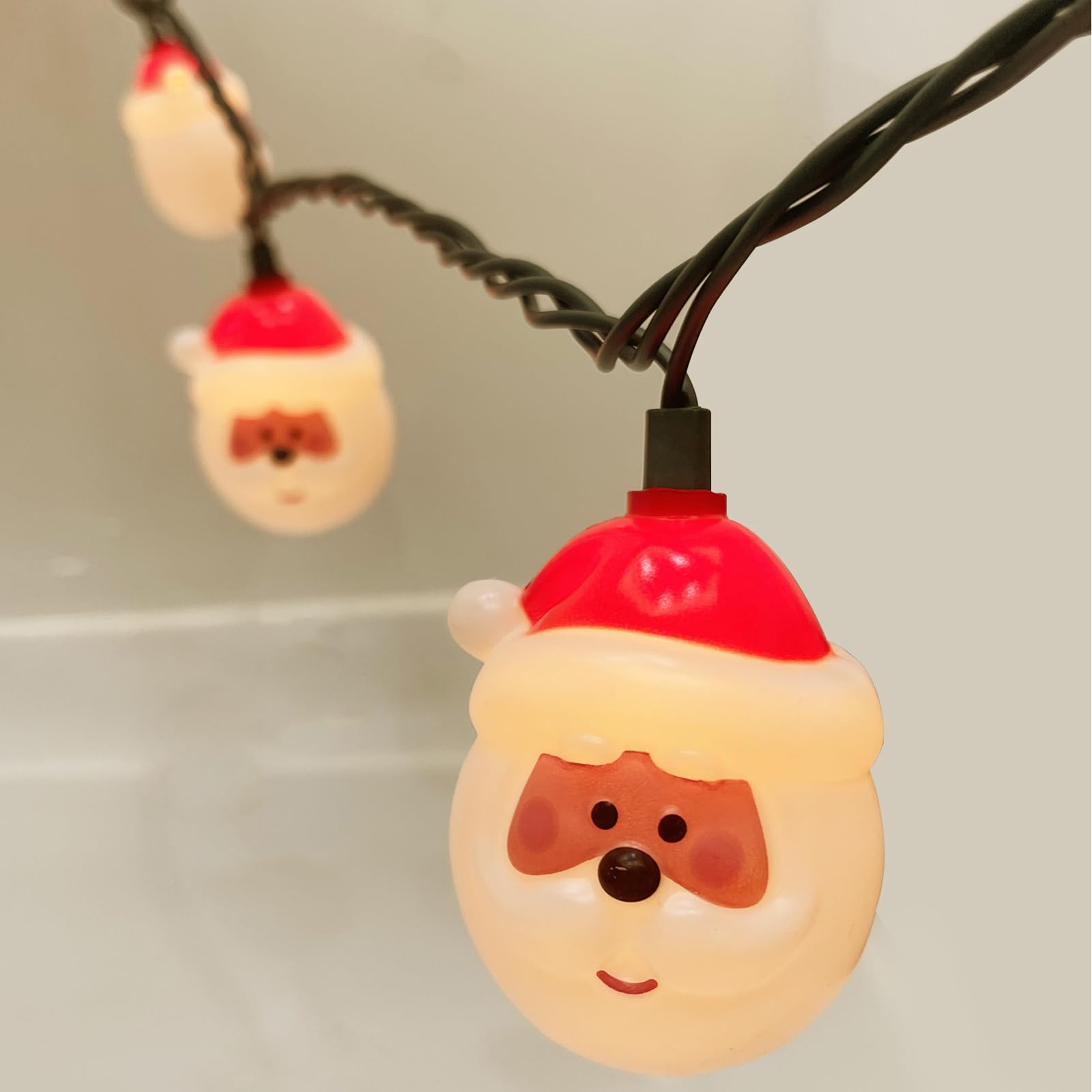 SUNSGNE 8.5FT Christmas Santa Claus String Lights - 10 Cute Cartoon Santa Head LED Lights with Green Wire, Connectable Indoor Holiday Decor for Home, Party, Xmas Tree, Fireplace & Window Decoration