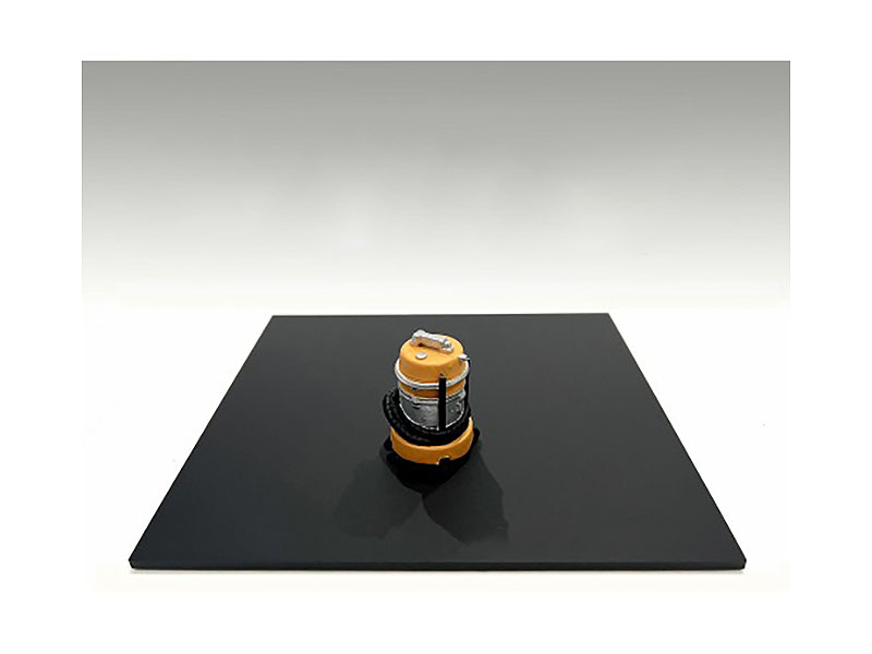 American Diorama 1/18 Scale Model Wet/Dry Vacuum Cleaner - Detail Masters Figure 6 for Miniature Car Models - Perfect for Diorama Displays, Model Train Scenes & Collectible Showcases