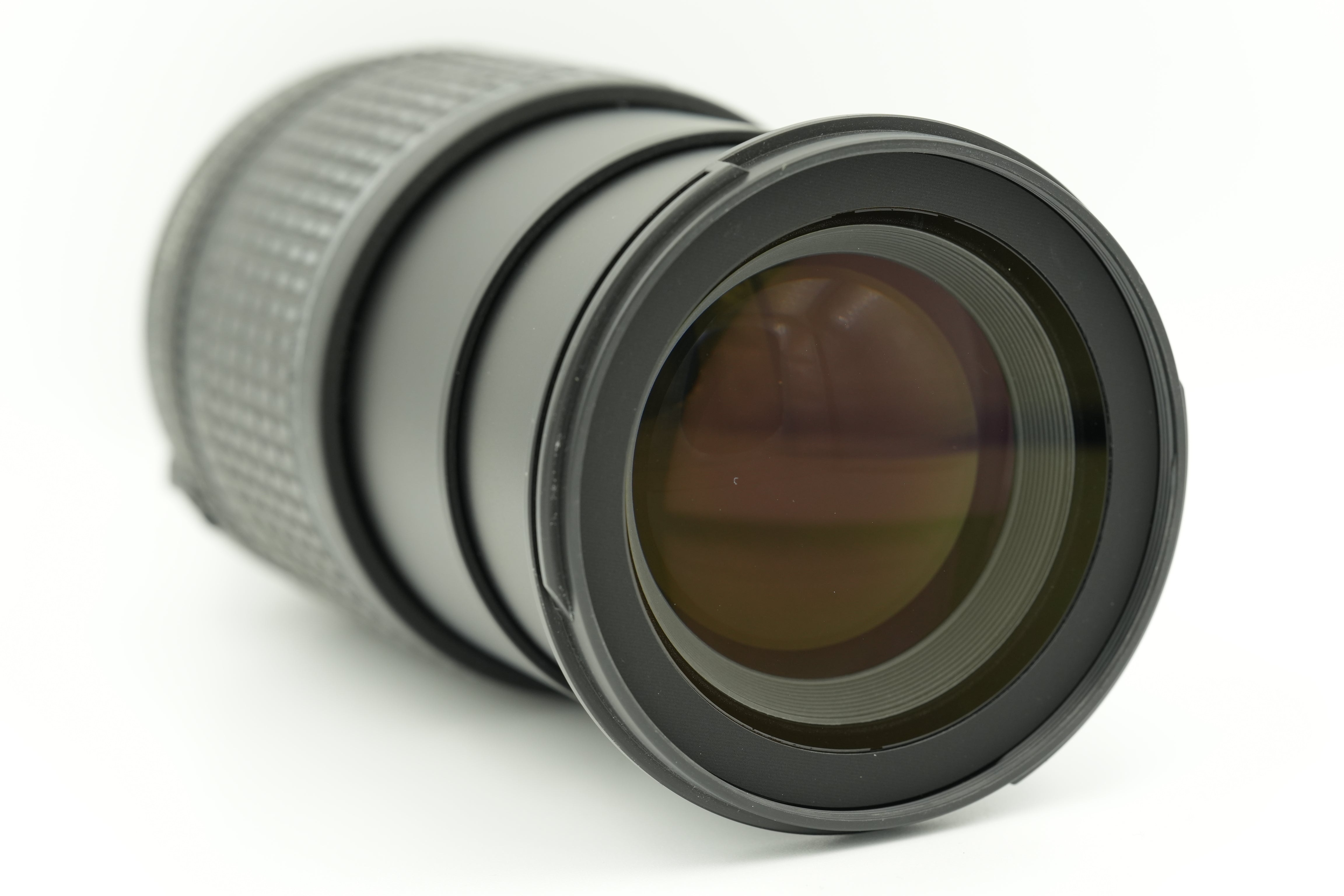 Used Nikon AF-S DX NIKKOR 18-135mm f/3.5-5.6G ED Lens for DSLR Cameras - Perfect for Travel, Portrait & Landscape Photography