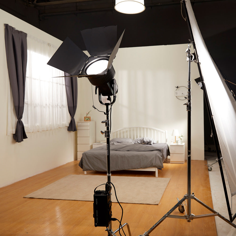 Godox KNOWLED M600D 600W 5600K LED Continuous Video Light with Bowens Mount - Professional Studio Lighting for Photography & Videography (Perfect for YouTube, Film Sets, and Portrait Photography)