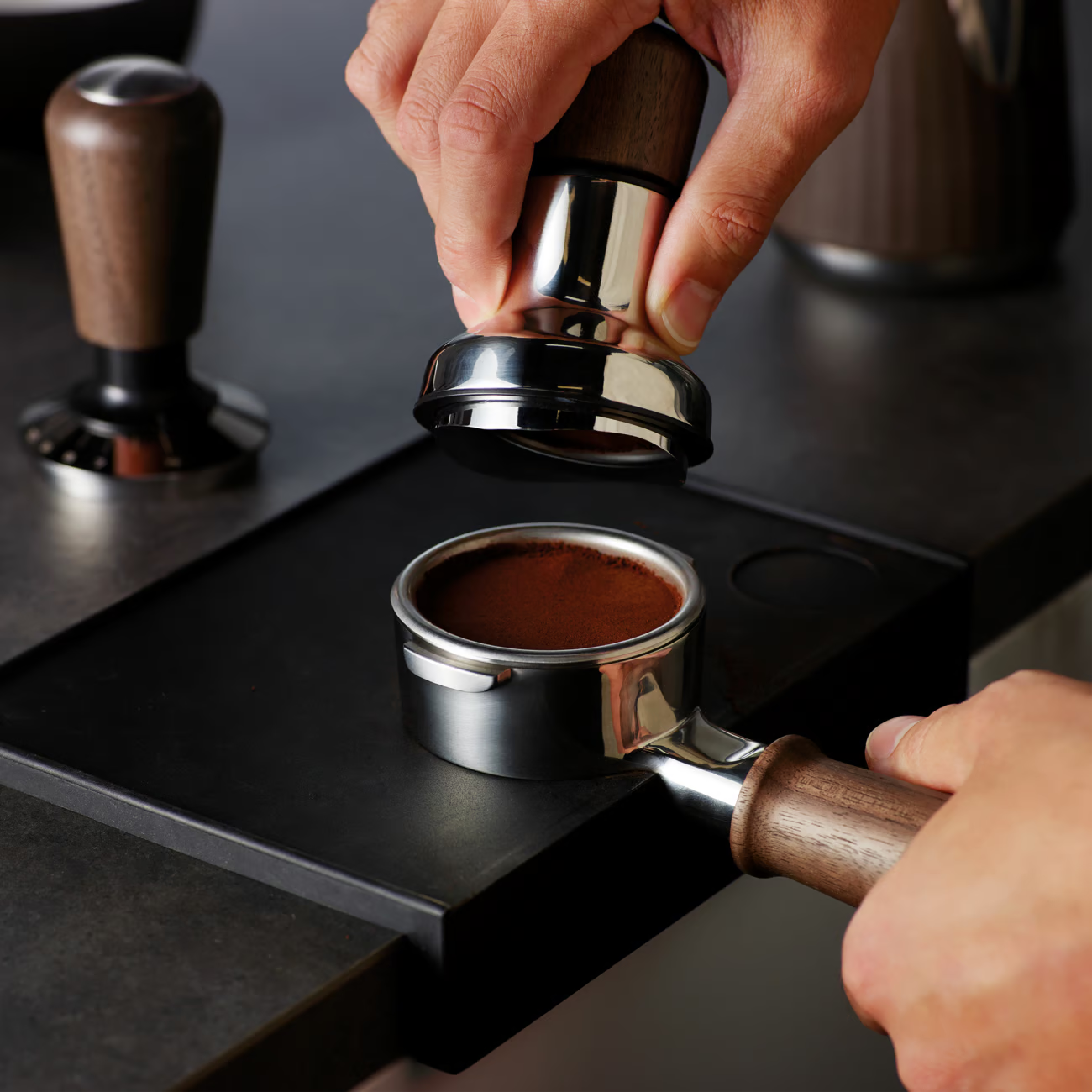 Breville 58mm Coffee Distributor & Tamper - Professional Espresso Tool for Baristas & Home Brewing - Perfect for Latte, Cappuccino & Espresso Preparation