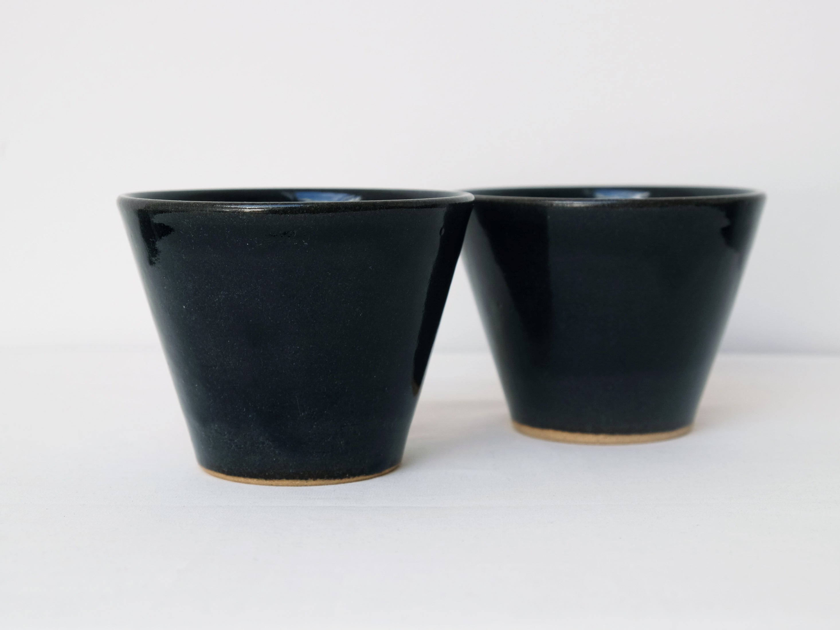 Shussai Gama Medium Indigo Glaze Ceramic Bowls – Handcrafted Japanese Pottery for Soup, Salad & Rice – Perfect for Dining, Serving & Home Decor