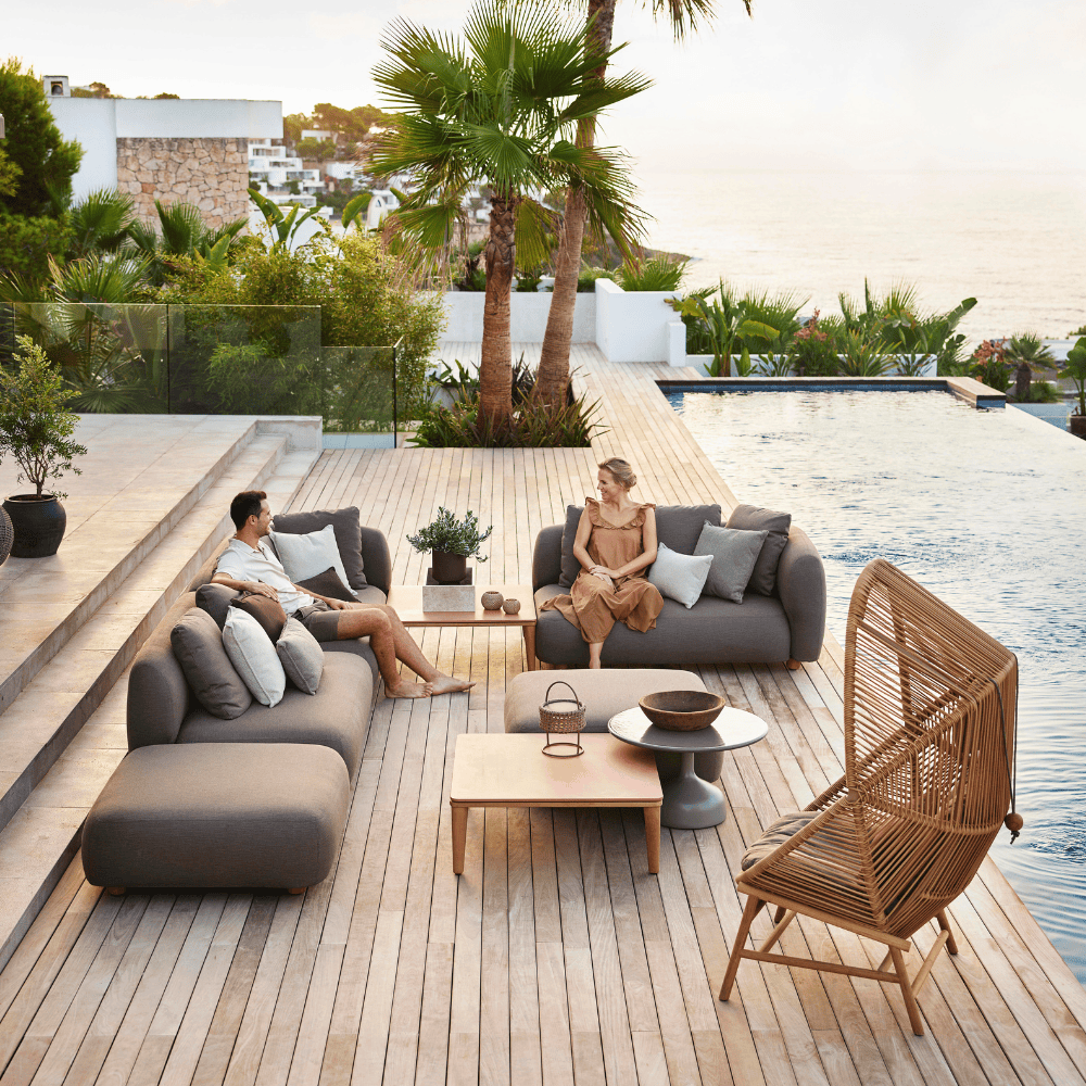 Premium Outdoor Coffee Table - Weather-Resistant & Durable Patio Furniture for Garden, Deck, Poolside - Perfect for Relaxing & Entertaining Outdoors