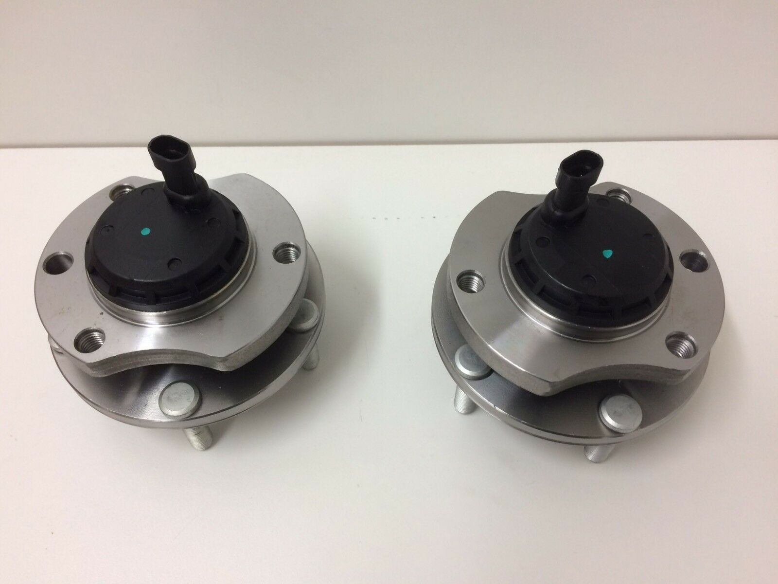 Holden Commodore VTS2 VX VY VZ Front Wheel Hub and Bearing Assembly Pair - Replacement for Smooth Driving & Enhanced Vehicle Performance