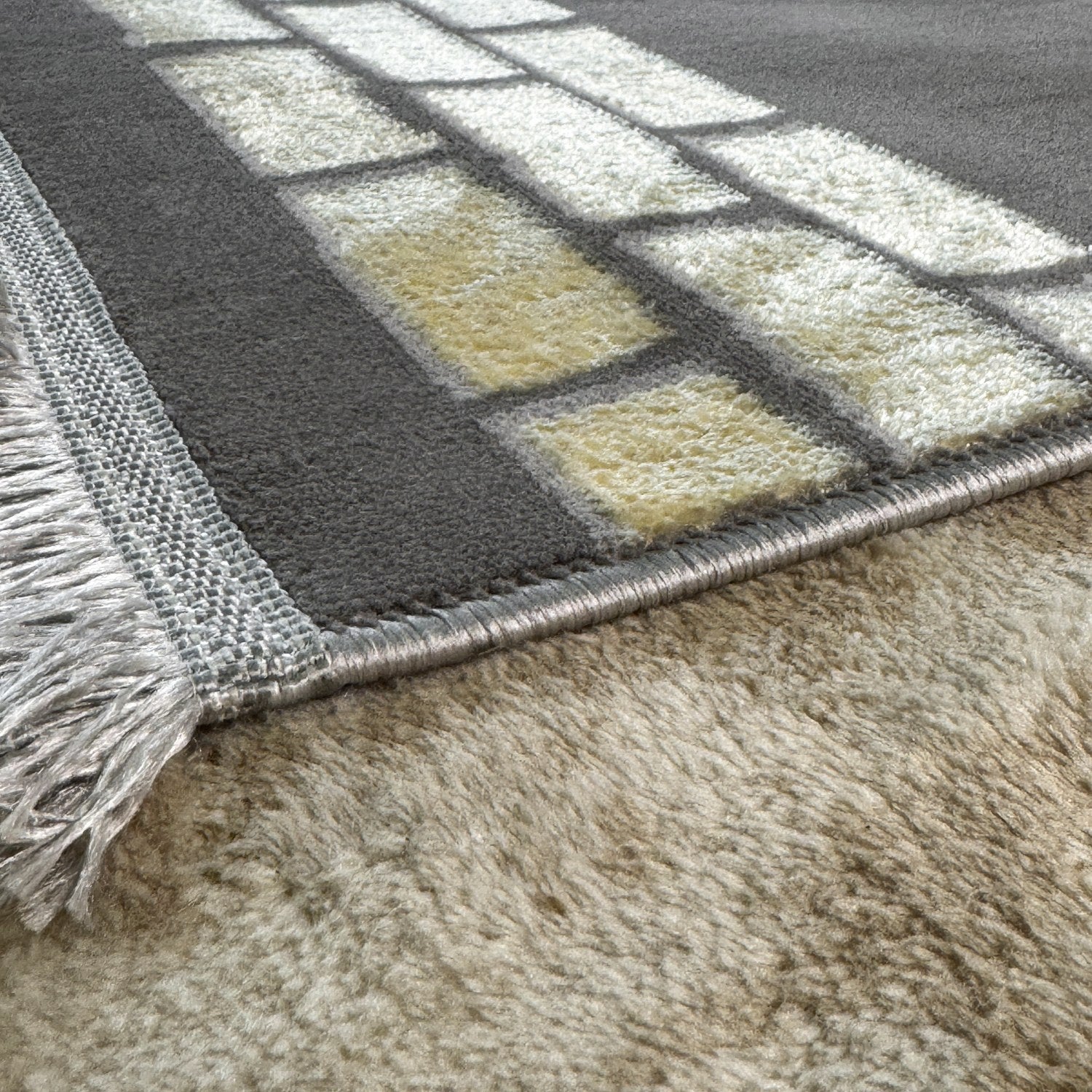 Premium Islamic Prayer Mat with Beautiful Designs - Perfect Gift for Muslims - Ideal for Home, Mosque, and Travel Use