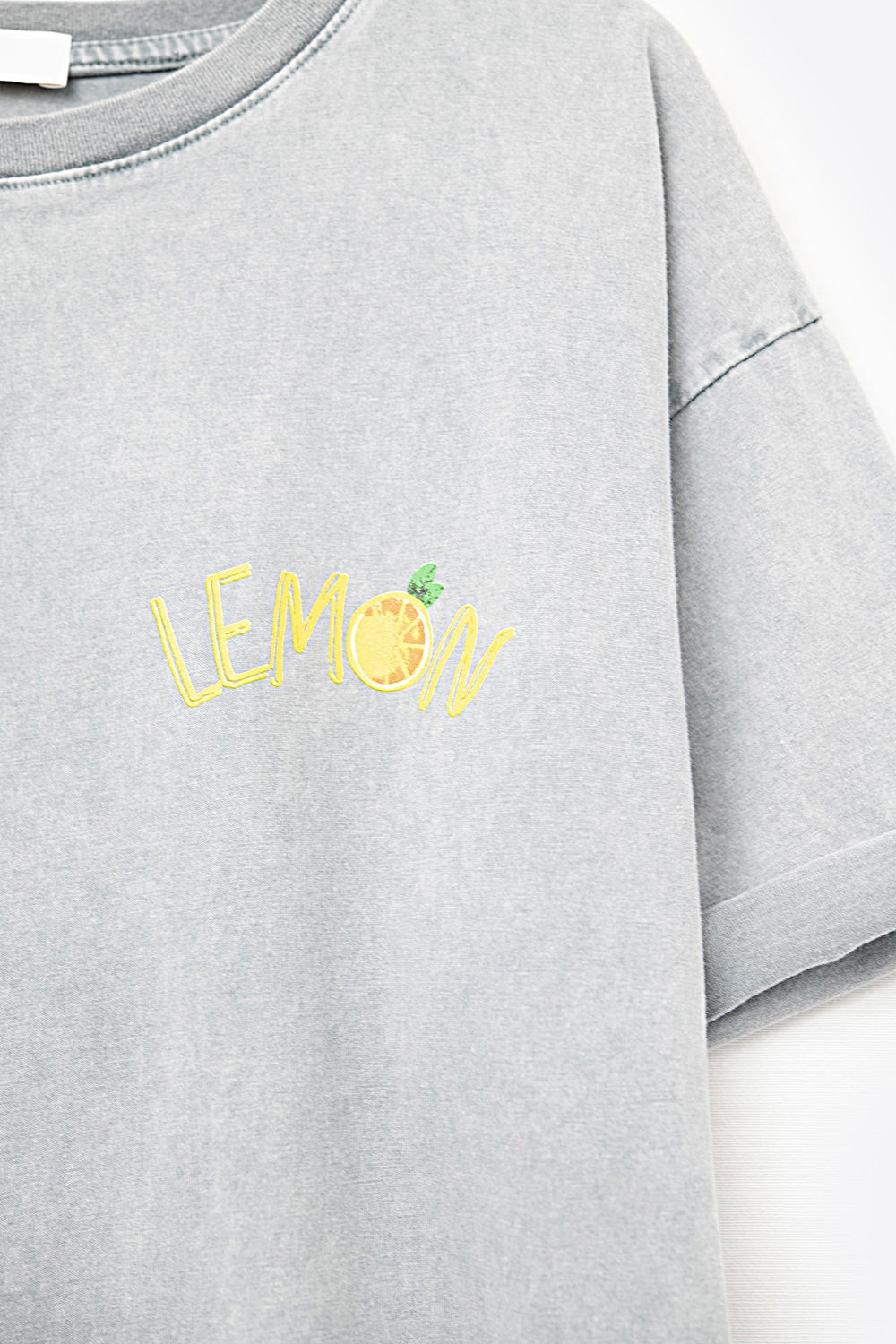 Italian Washed Gray T-Shirt with Lemon Print - Casual Wear for Men & Women, Perfect for Summer Outings and Beach Vacations