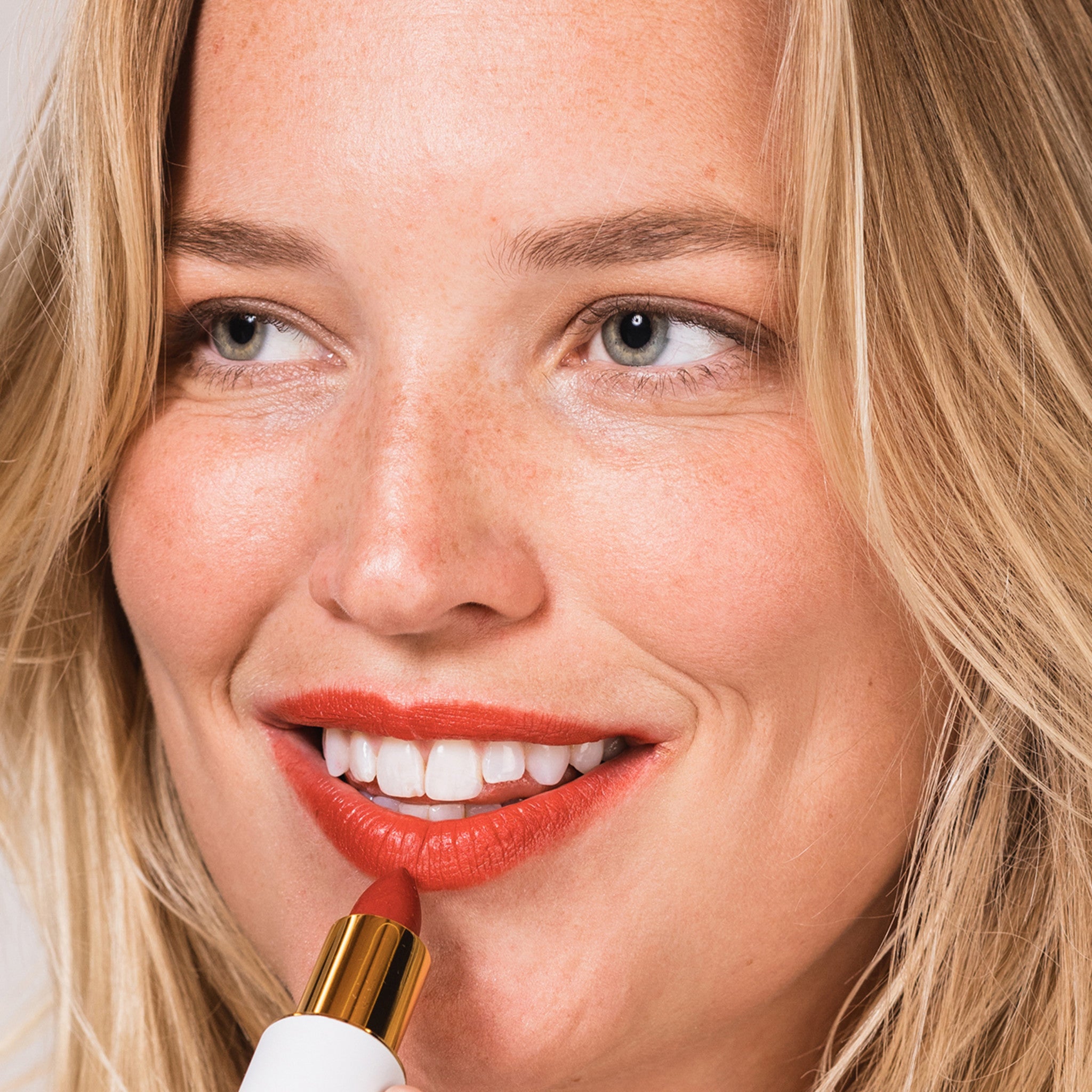 Full Bloom Sculpted Lipstick - Long Lasting Matte Lipstick with Hydrating Formula, Vegan & Cruelty-Free - Perfect for Everyday Wear, Date Night, and Special Occasions