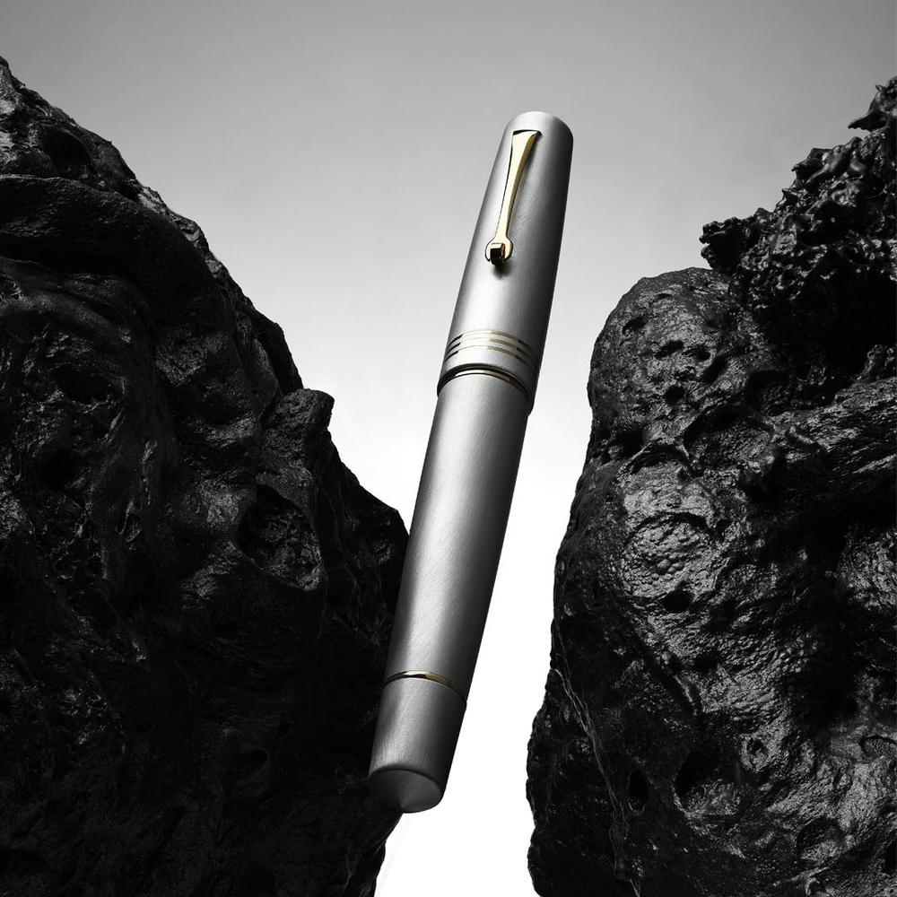 Leonardo Fountain Pen Momento Zero Limited Edition (2025) - 14K Gold Nib, Alumina Body - Premium Writing Instrument for Collectors & Professionals | Ideal for Calligraphy, Business Signatures & Luxury Gifts