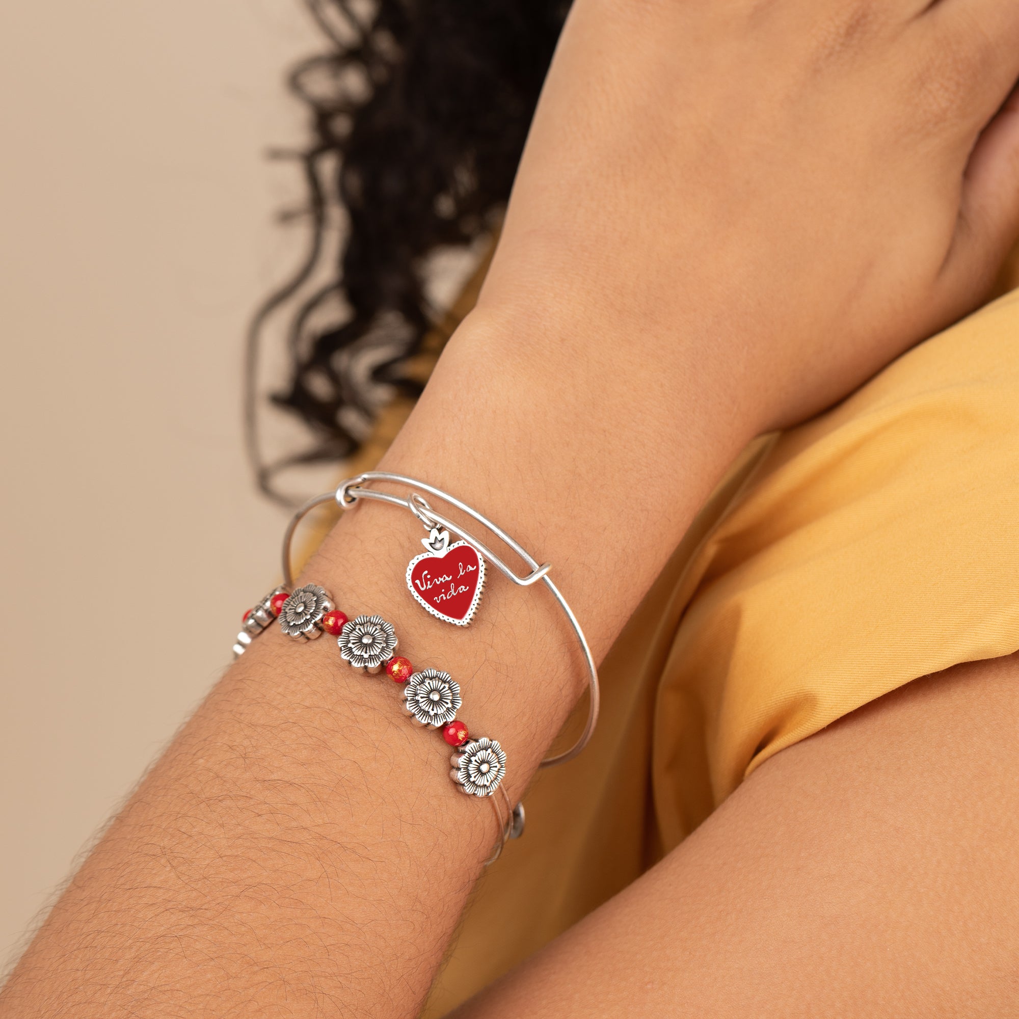Frida Kahlo 'Viva la Vida' Sacred Heart Charm Bangle Bracelet Set of 2 - Mexican Folk Art Inspired Jewelry for Women, Perfect for Day of the Dead Celebrations & Boho Fashion Accessories