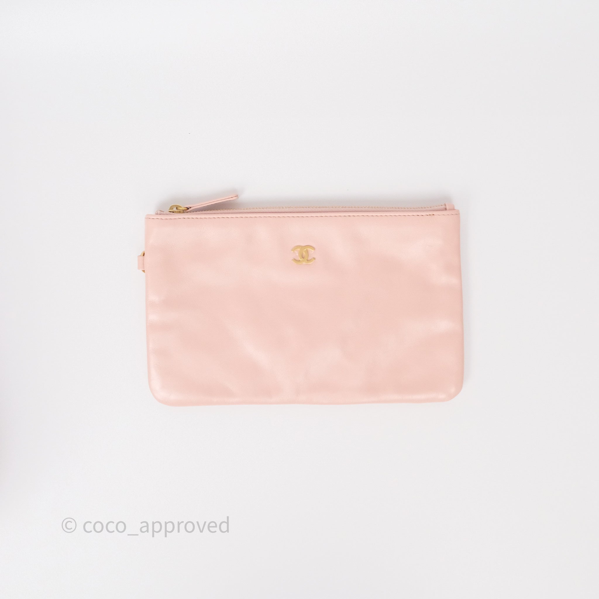 Chanel 22 Medium Handbag in Pink Crumpled Calfskin with Aged Gold Hardware - Luxury Crossbody Bag for Women, Perfect for Date Night & Special Occasions