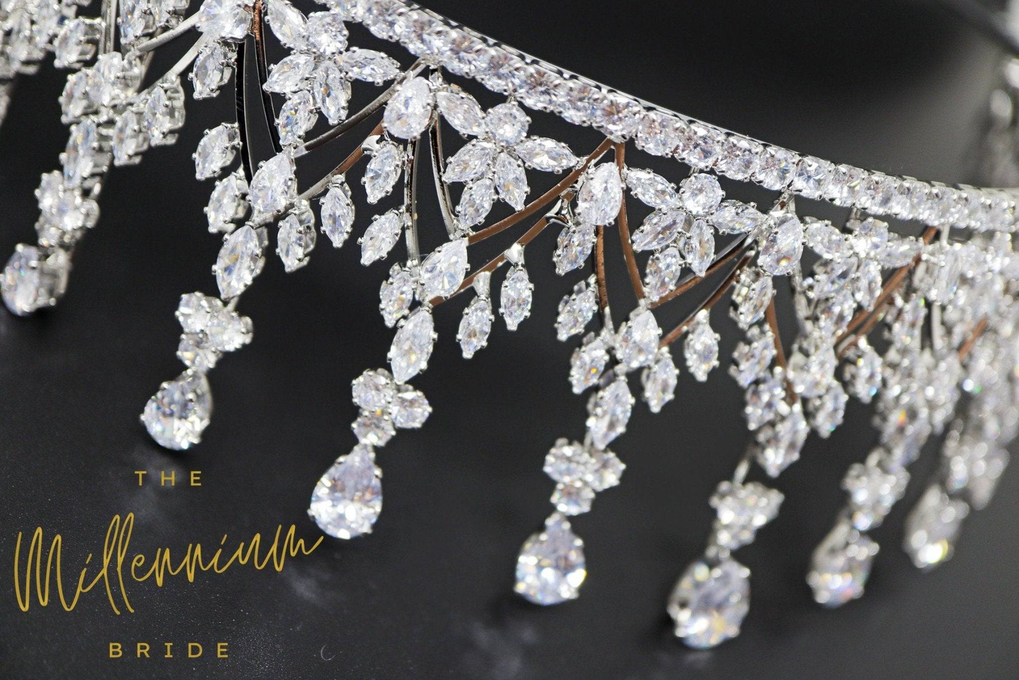 Swarovski Crystal Wedding Tiara for Bride - Sparkling Bridal Crown Headpiece with Rhinestones - Perfect for Weddings, Prom, Pageants & Special Occasions