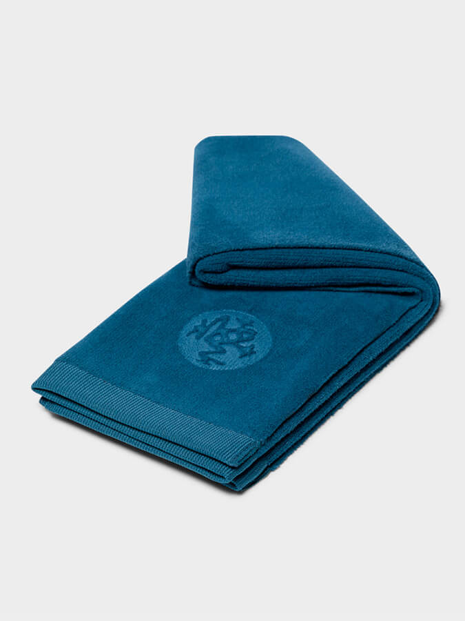Manduka eQua Hot Yoga Towel - Premium Non-Slip Hand Towel for Hot Yoga & Bikram - Absorbent & Quick-Drying for Intense Workouts & Sauna Sessions