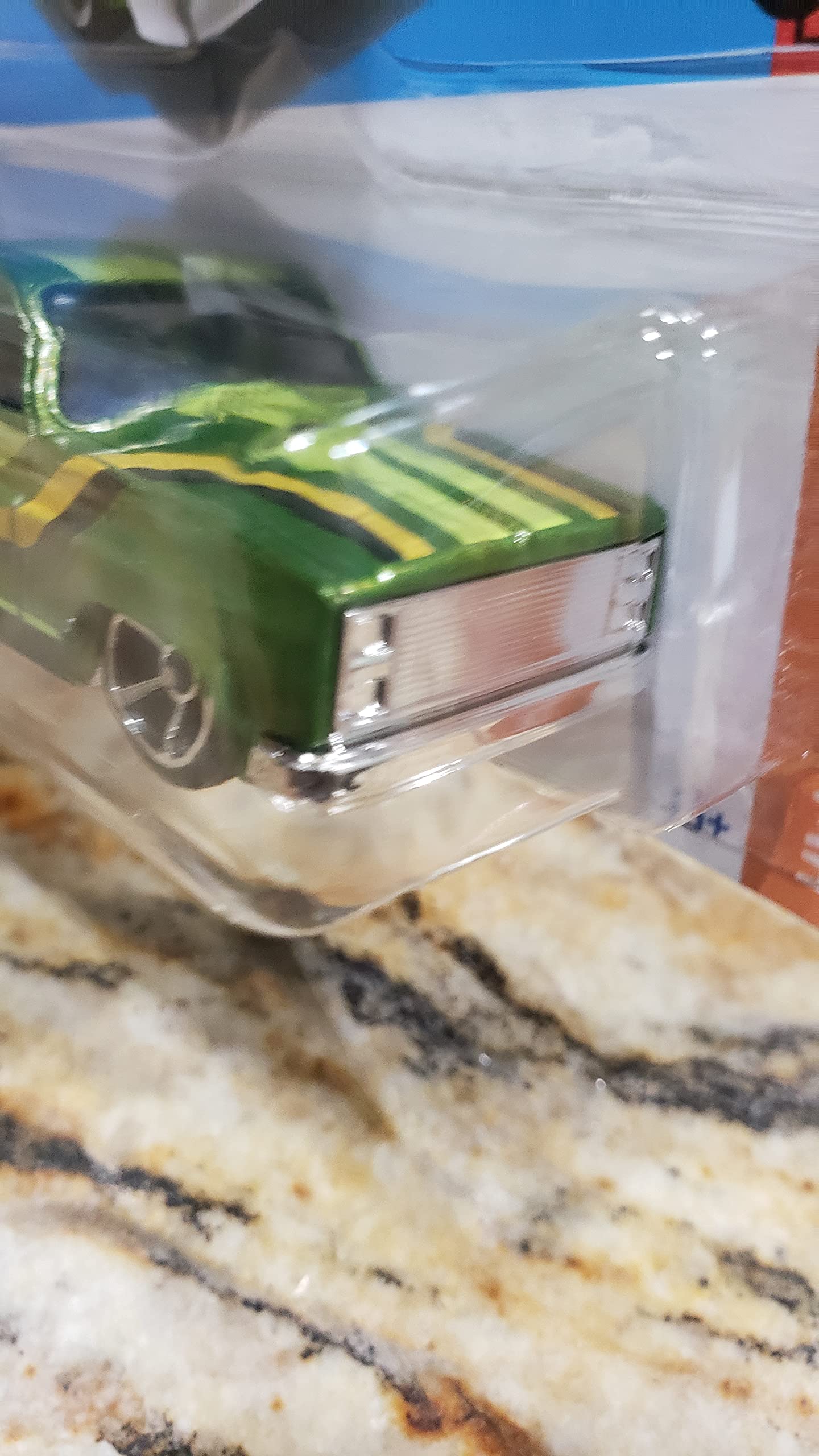 Hot Wheels 2022 '83 Chevy Silverado Diecast Car 1:64 Scale - Limited Edition 7/10 & 114/250 - Collectible Toy for Kids & Adults - Perfect for Display, Gifts & Racing Play