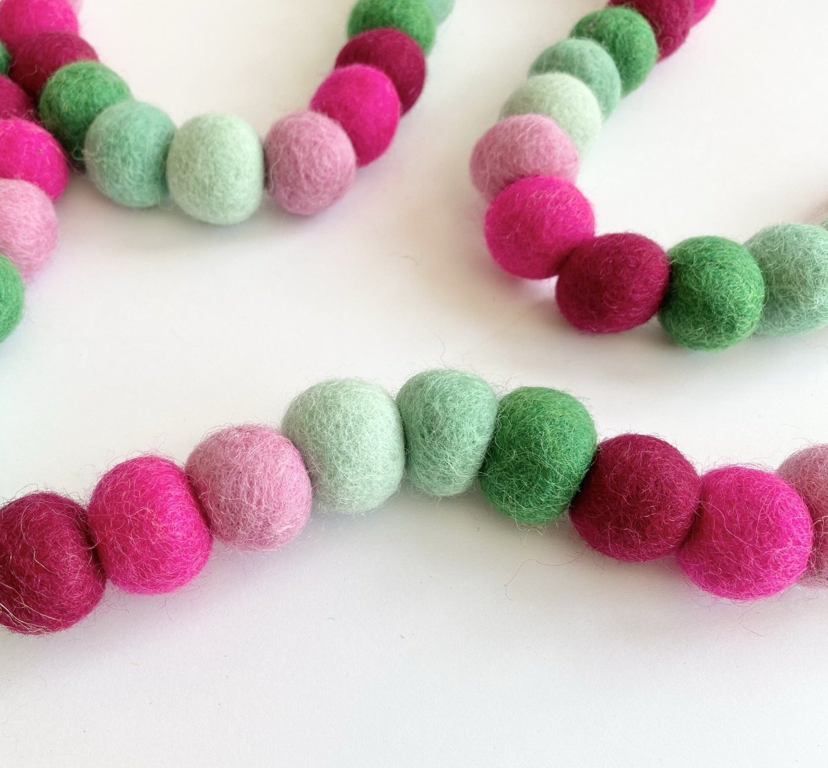 Emerald to Raspberry Gradient Garland - Elegant Ombre Party Decor for Weddings, Baby Showers & Home Decor