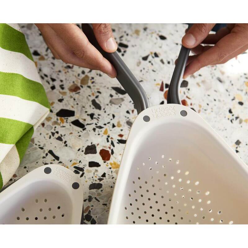 Joseph Joseph Droplet Large Plastic Folding Colander - Collapsible Kitchen Strainer for Pasta, Vegetables & Fruits - Space Saving Design for Small Kitchens & Camping