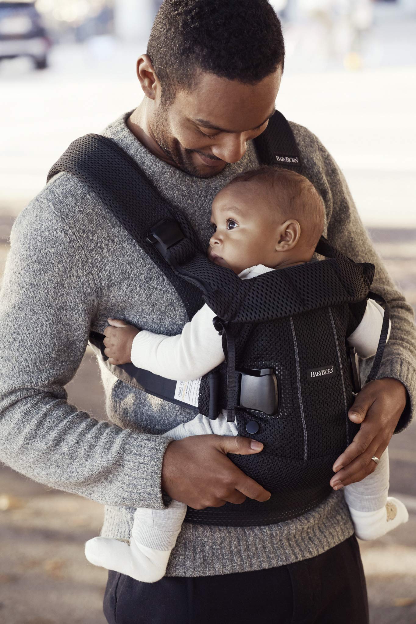 BabyBjörn New Baby Carrier One Air 2019 Edition - Breathable Mesh Baby Carrier in Black, One Size (098025US) | Ergonomic Design for Newborns to Toddlers | Perfect for Outdoor Walks, Shopping & Travel