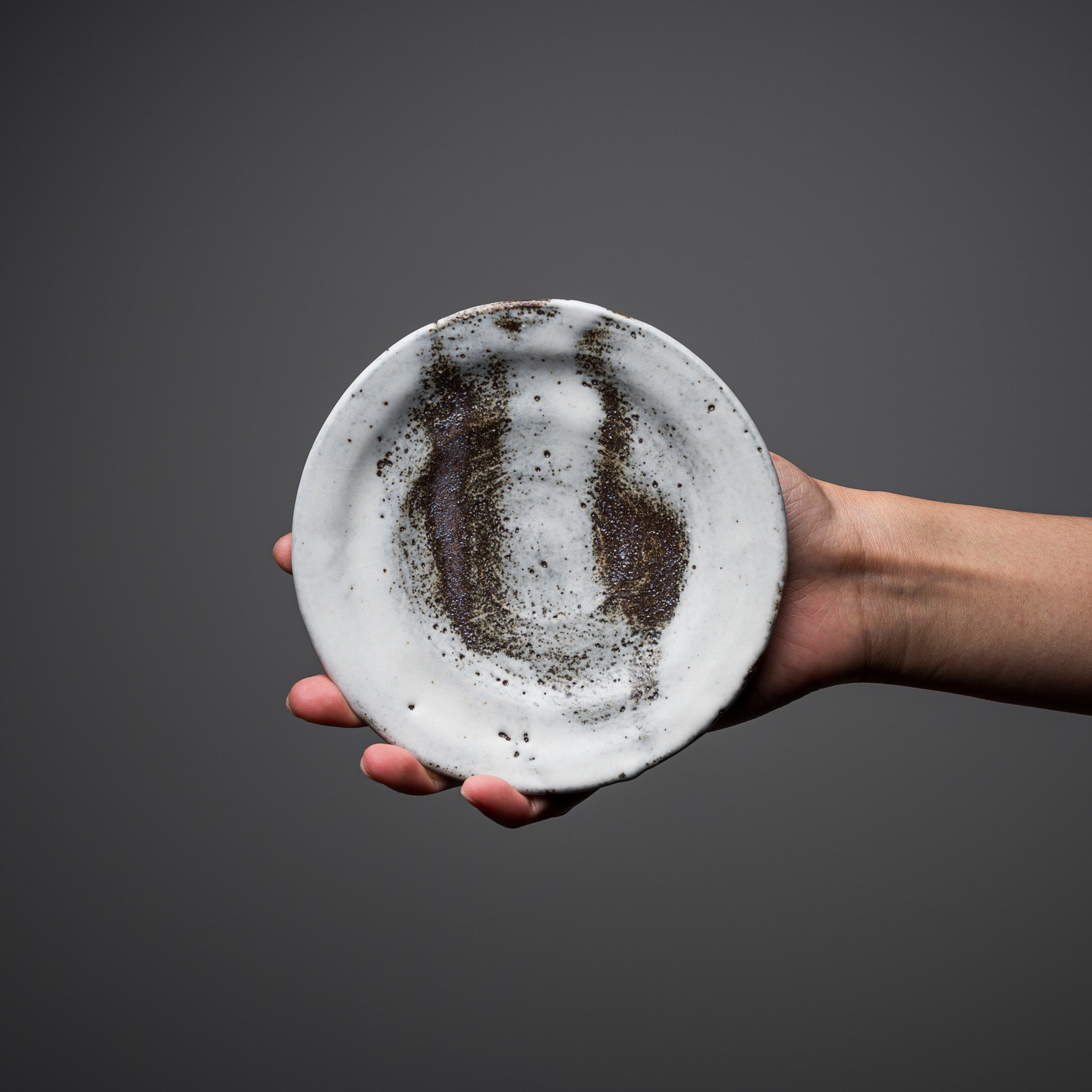 NINSHU Single Plate 13 cm - Elegant Ceramic Dish for Sushi, Desserts & Appetizers | Perfect for Japanese Dining, Tea Parties & Home Decor