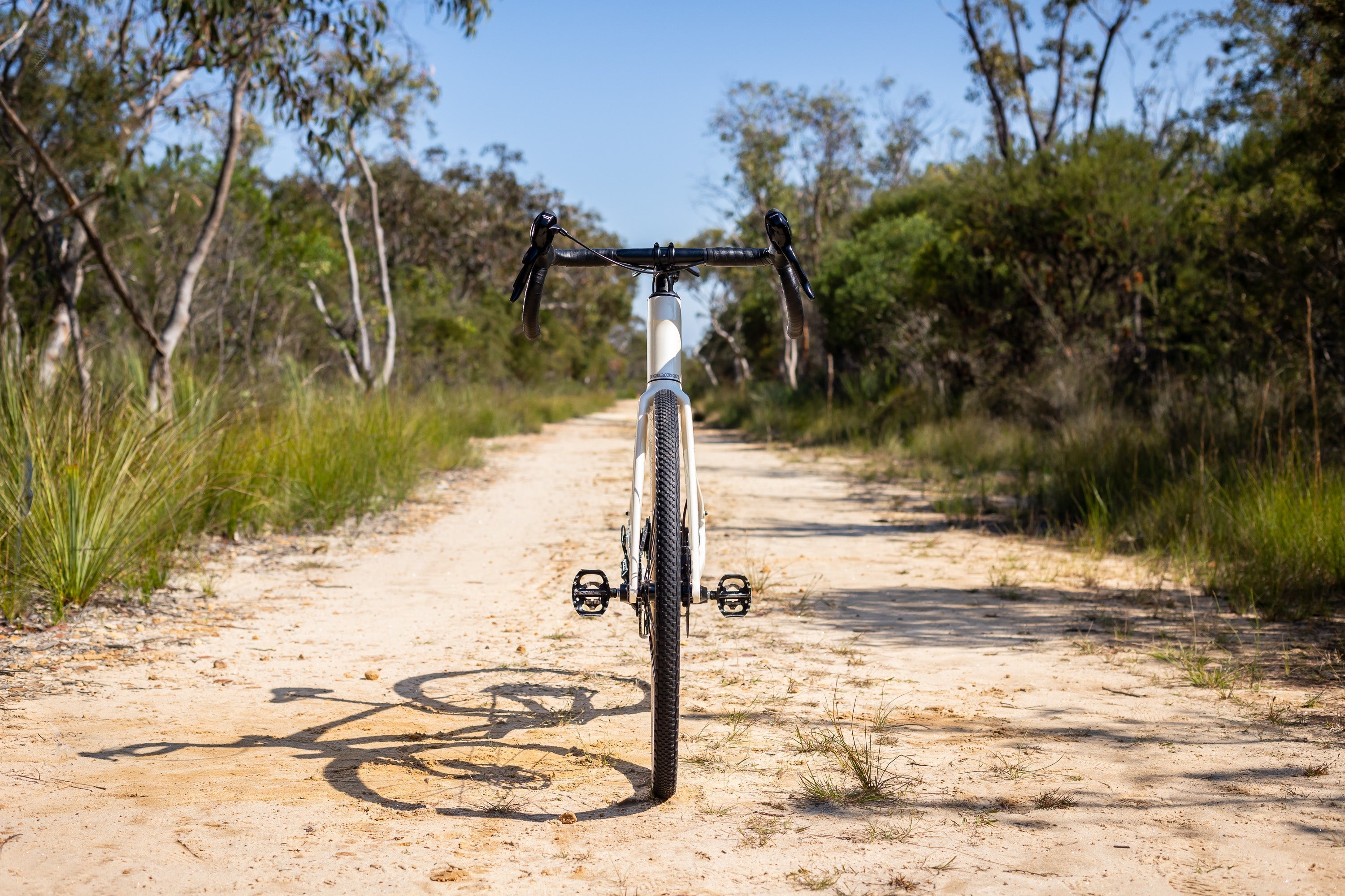 Polygon Tambora G4 Gravel Bike - Lightweight Aluminum Frame, Disc Brakes, Versatile for Road & Off-Road Cycling - Perfect for Adventure Rides, Commuting & Fitness Training