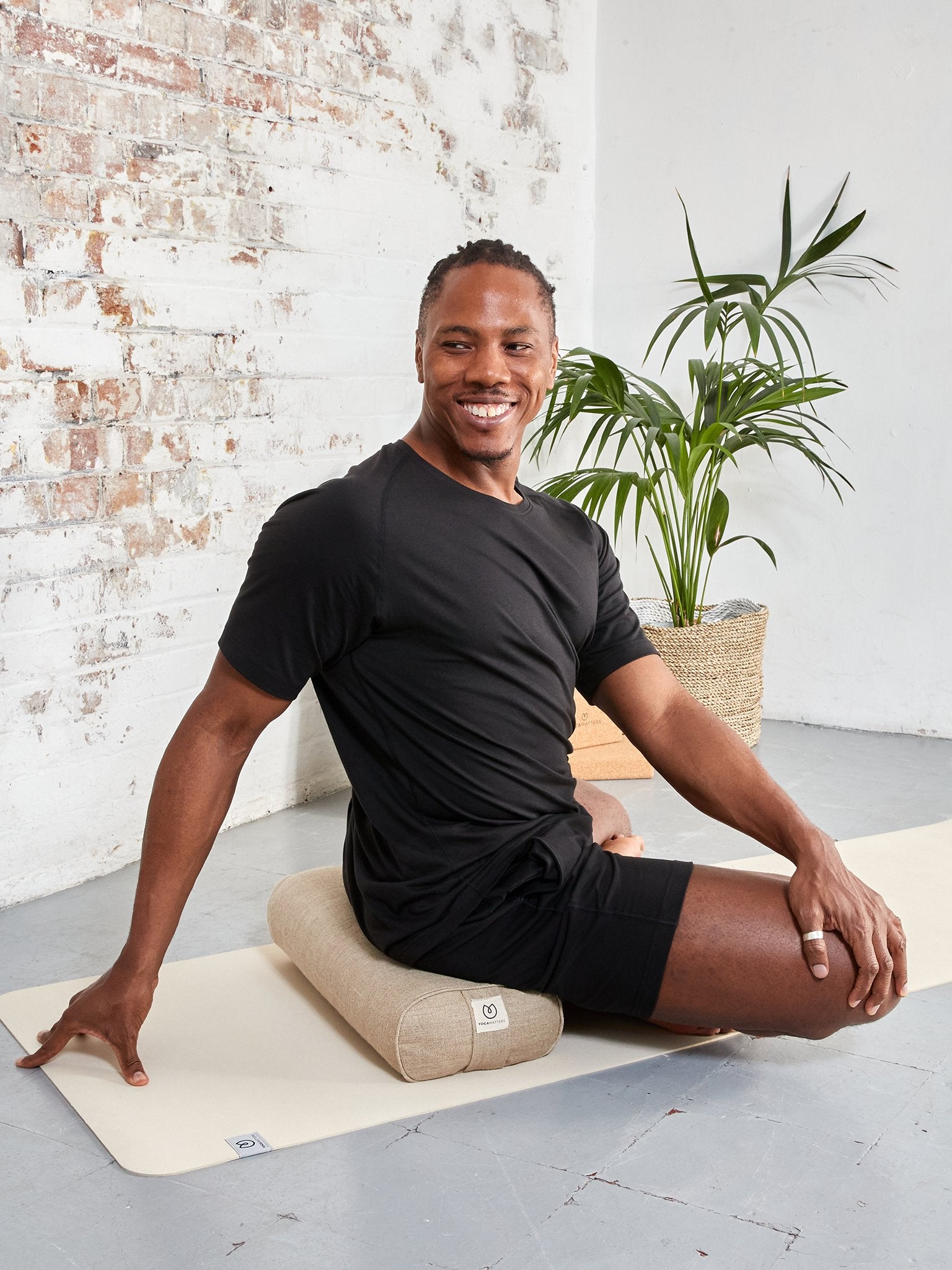 Eco-Friendly Men's Short Sleeve Yoga T-Shirt - Breathable & Sustainable Workout Top for Yoga, Gym & Active Lifestyle