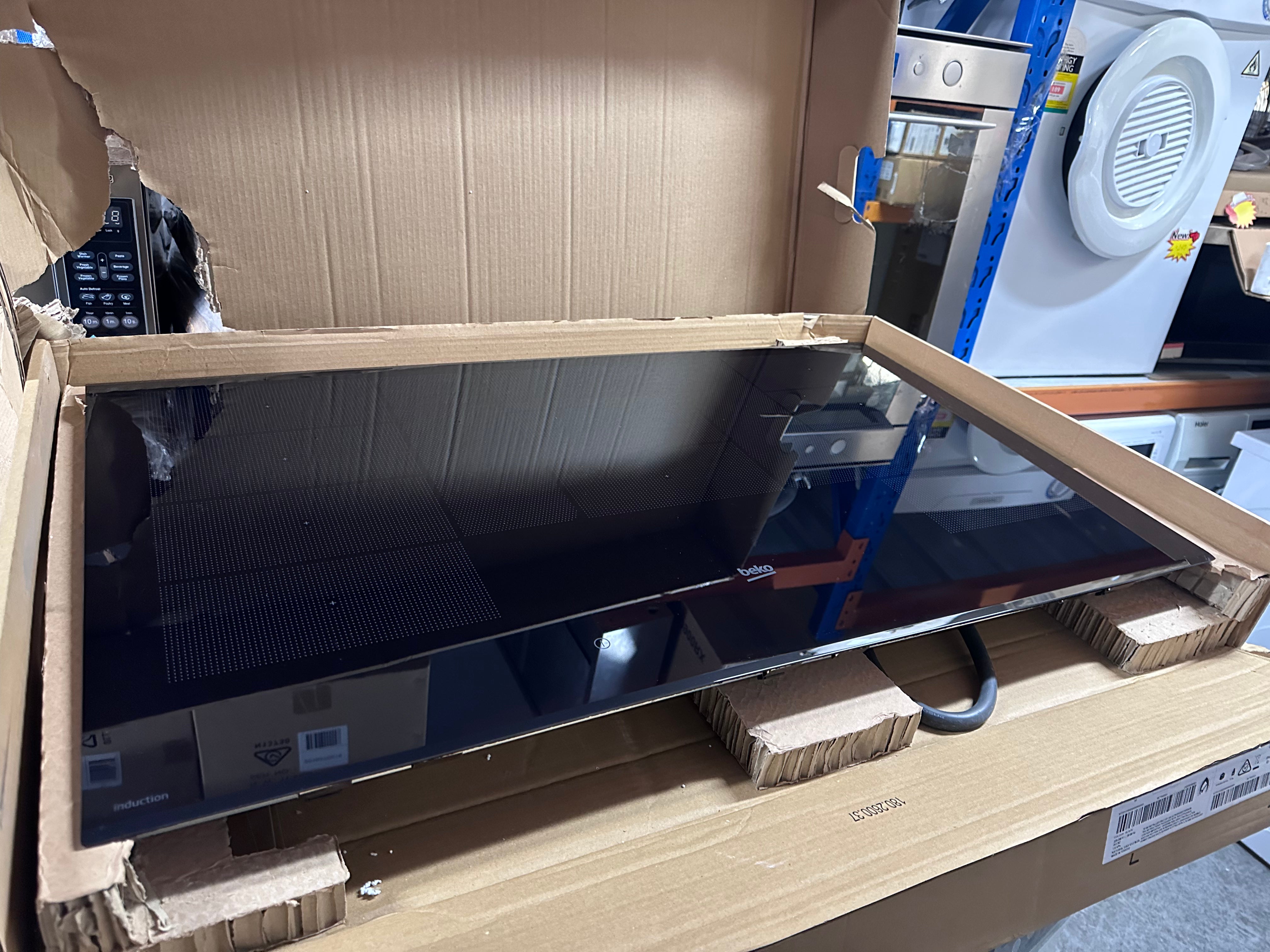 Beko BCT904IG 90cm Built-In Flexy Induction Cooktop with Luminous Controls - Scratch & Dent (Carton Damage) - Perfect for Modern Kitchens, Home Renovations & Professional Cooking Spaces