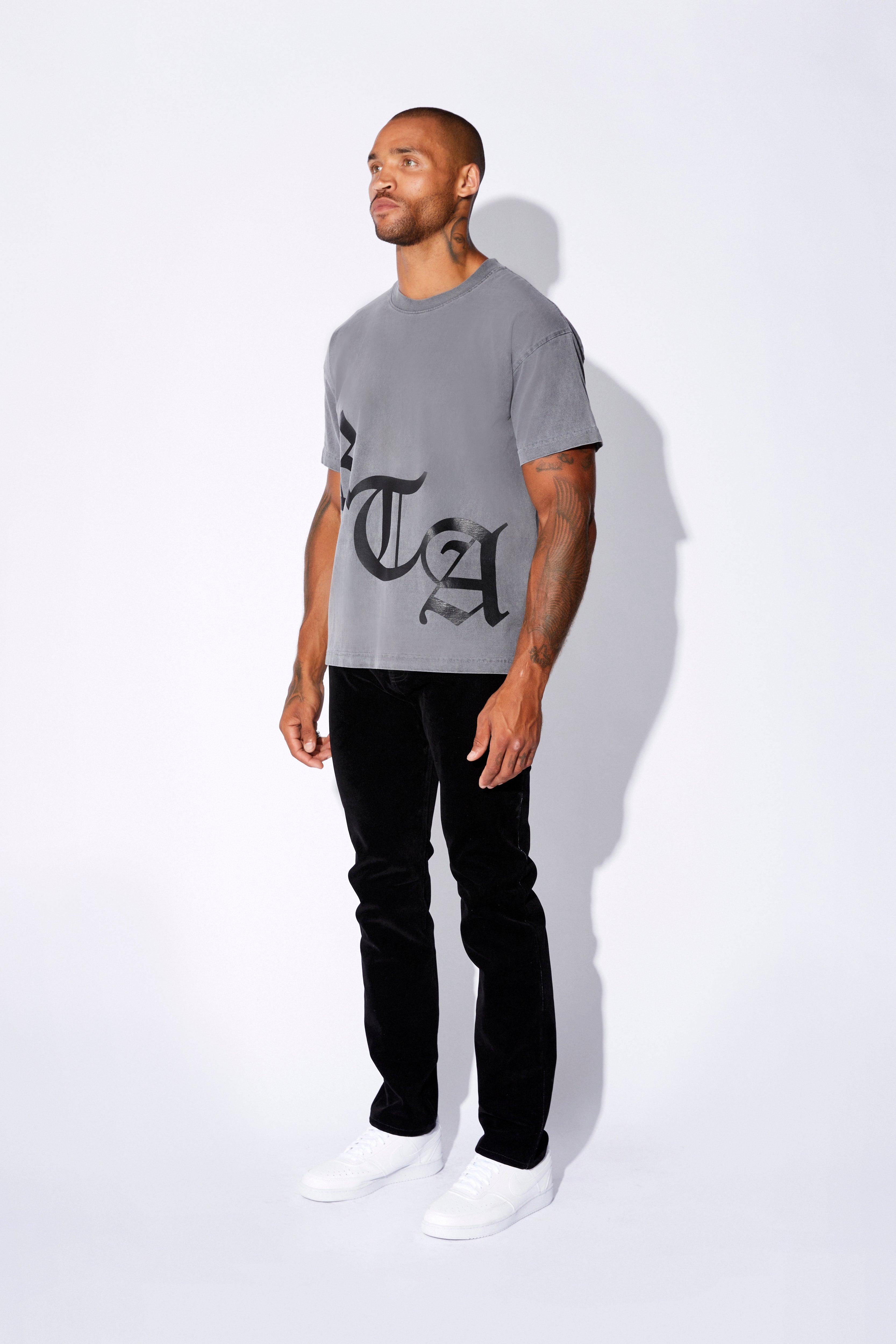 Vintage Old English Graphic Short Sleeve T-Shirt for Men - Soft Cotton Grey Tee - Casual Streetwear & Everyday Outfit Essential