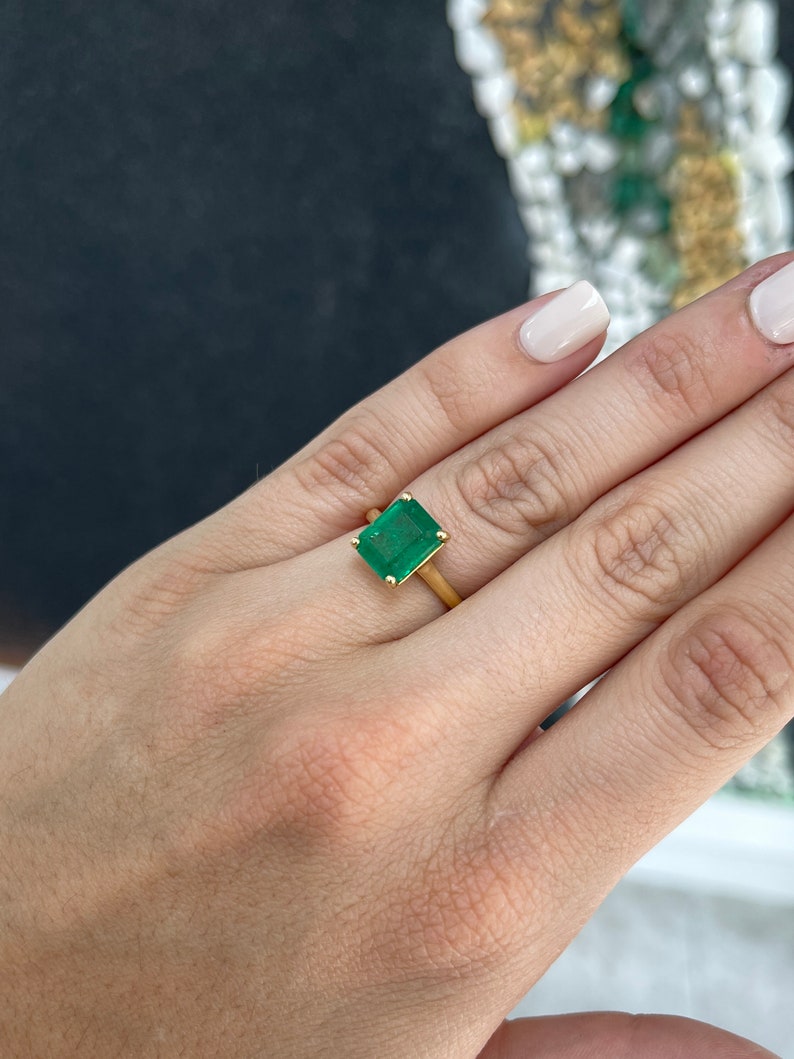 3.95ct 18K Gold Emerald Solitaire Ring for Women - Rich Green Four Prong Engagement Ring for Right Hand - Perfect for Proposals, Anniversaries & Special Occasions