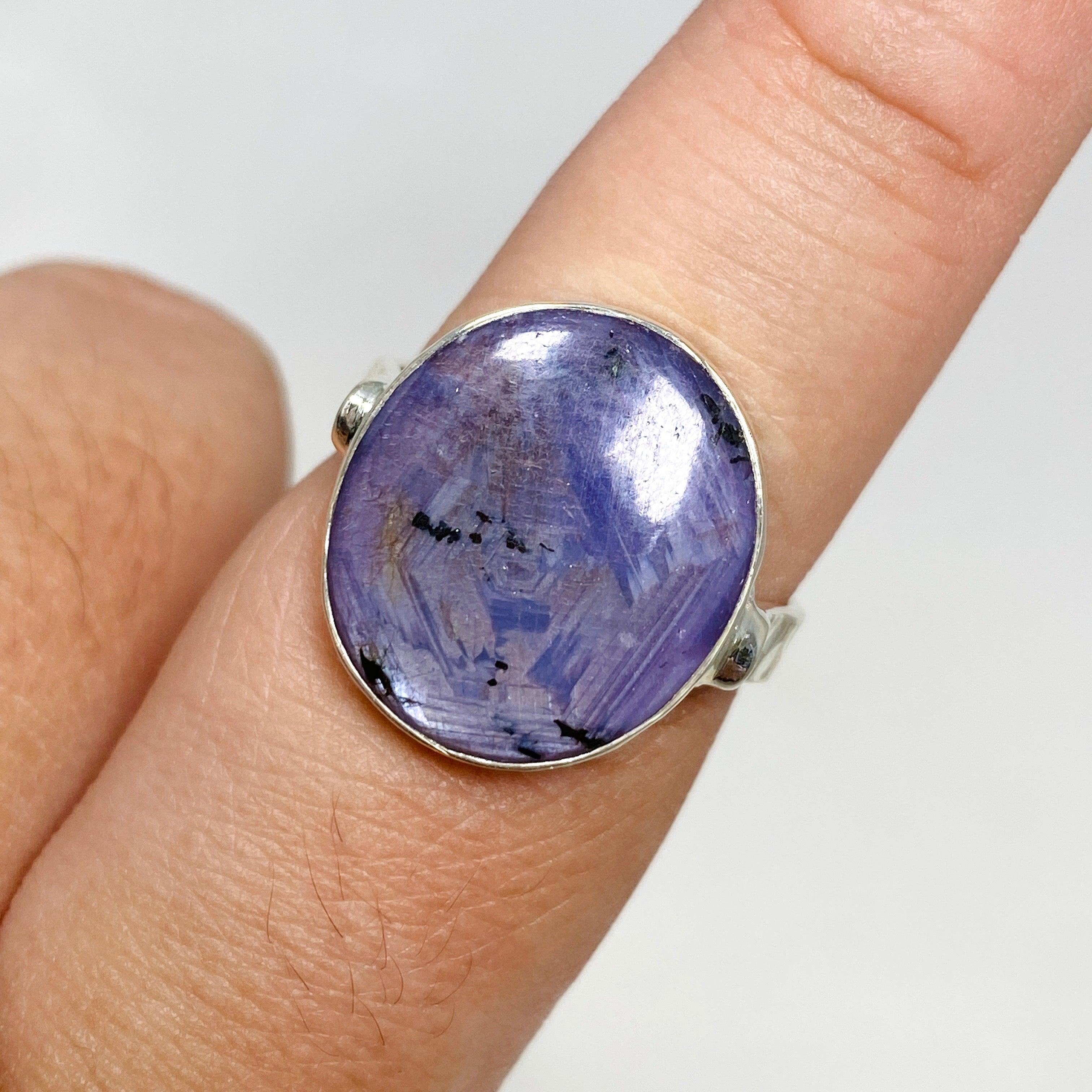 14K Gold Sapphire Oval Ring with Hammered Band - Size 9 KRGJ3188 - Perfect for Engagement, Anniversary & Everyday Elegance