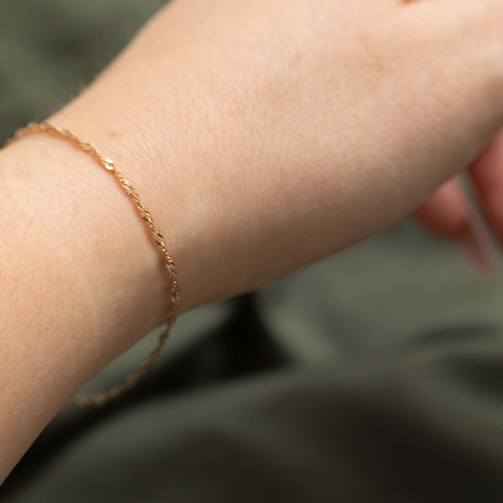 10k Yellow Gold Singapore Chain Bracelet for Women - 7.5 Inch Dainty & Elegant Jewelry Gift for Birthday, Anniversary & Special Occasions