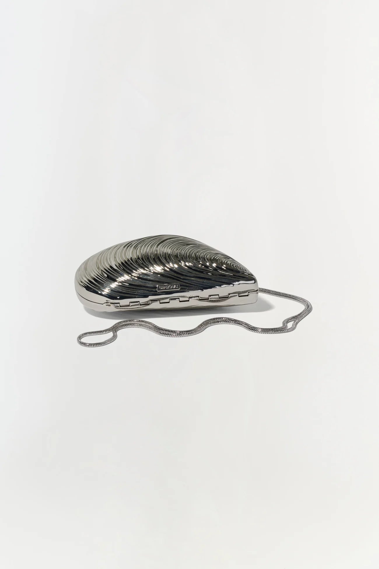 Bridget Mini Metal Oyster Necklace in Silver - Elegant Jewelry for Women, Perfect for Everyday Wear, Date Nights & Special Occasions