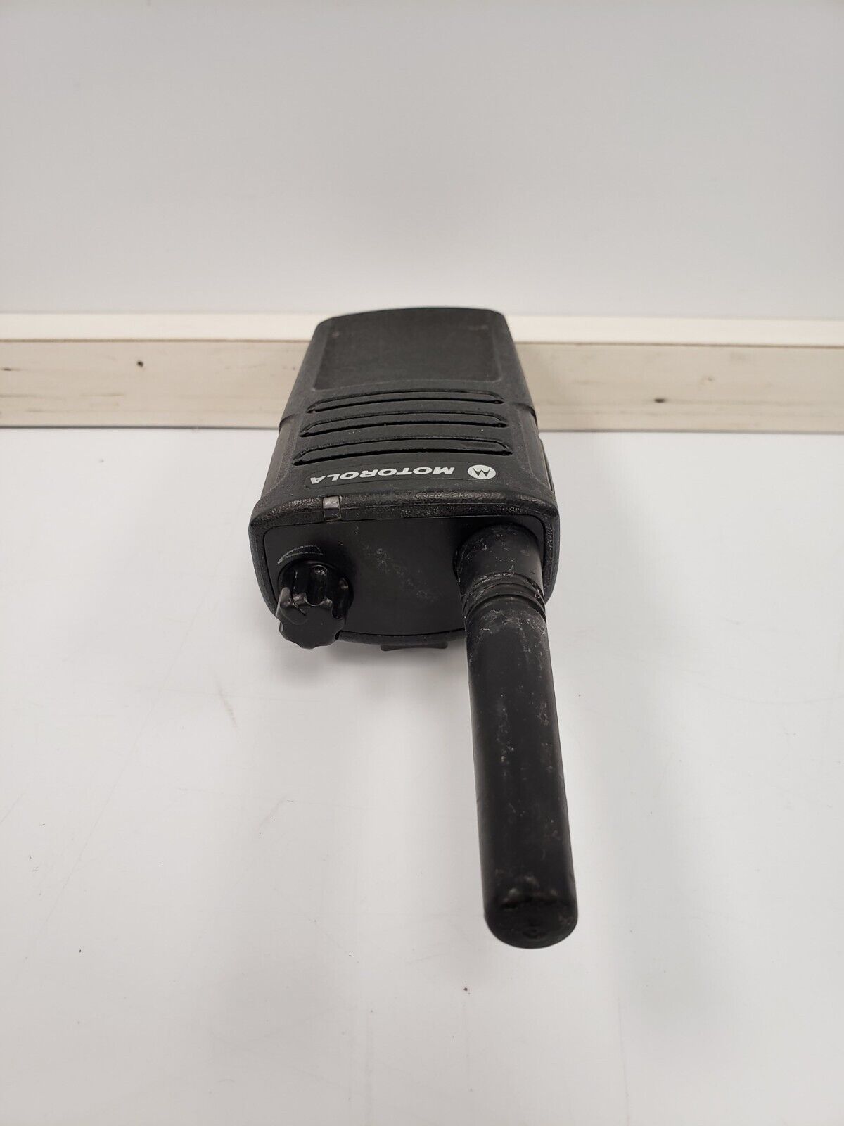 Motorola RMU2043 Two-Way Radio - Long Range Walkie Talkie for Business & Outdoor Adventures - Stay Connected Anywhere