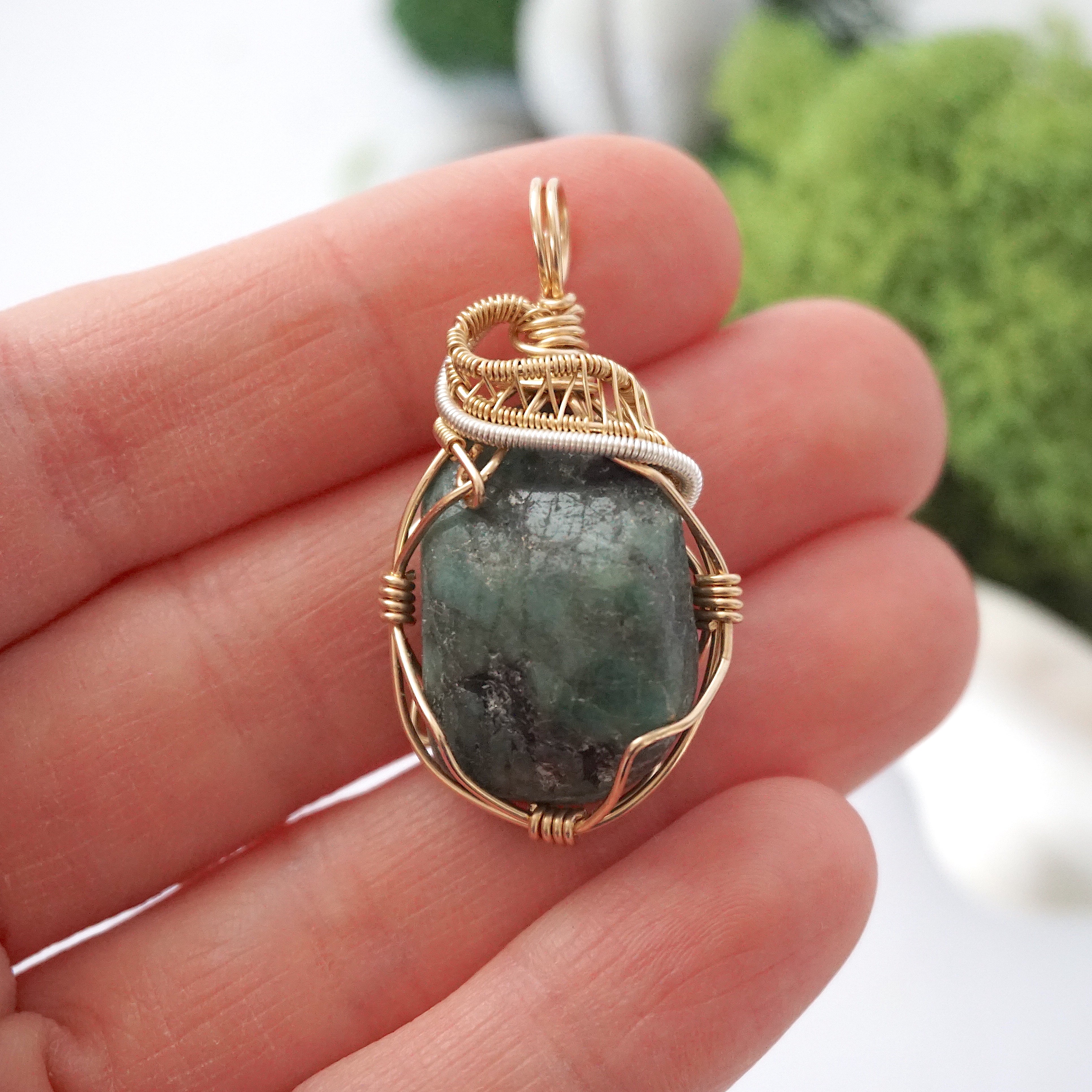 14K Gold Filled & Sterling Silver Raw Emerald Crystal Necklace - Natural Healing Gemstone Jewelry for Women, Perfect for Meditation, Yoga & Spiritual Gifts