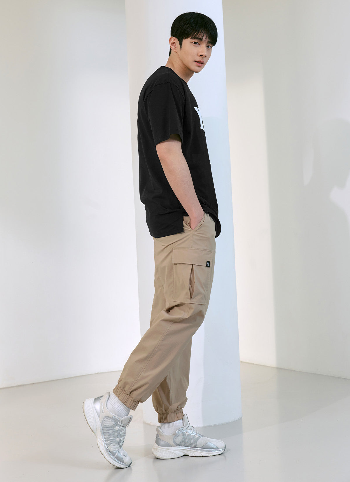 **Elastic Waist Loose Fit Cargo Jogger Pants for Men - Comfortable Casual Workout & Outdoor Hiking Pants**