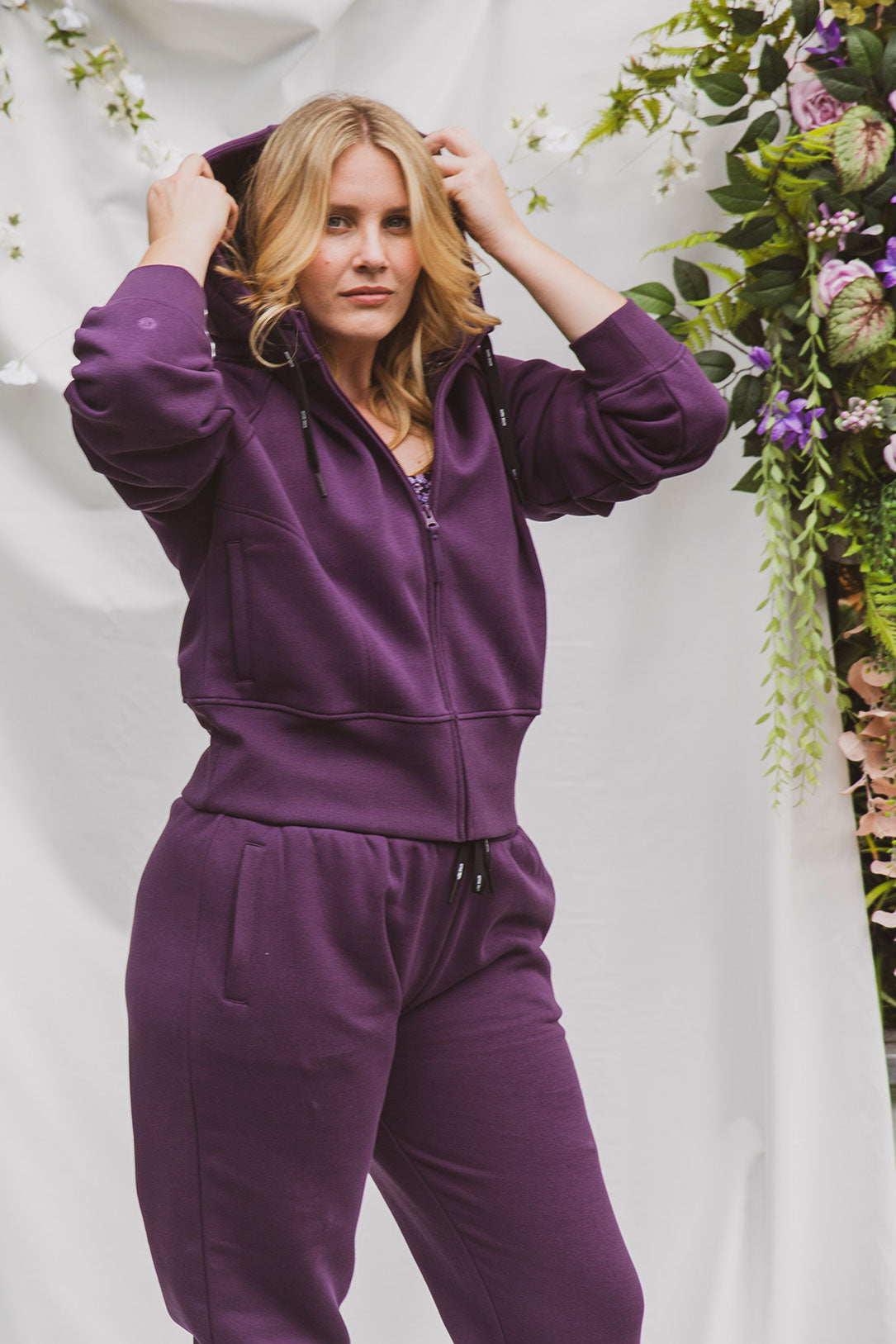 Cropped Zip Up Hoodie for Women - Blackcurrant Color, Lightweight & Stylish Pullover for Casual Wear, Gym, and Outdoor Activities