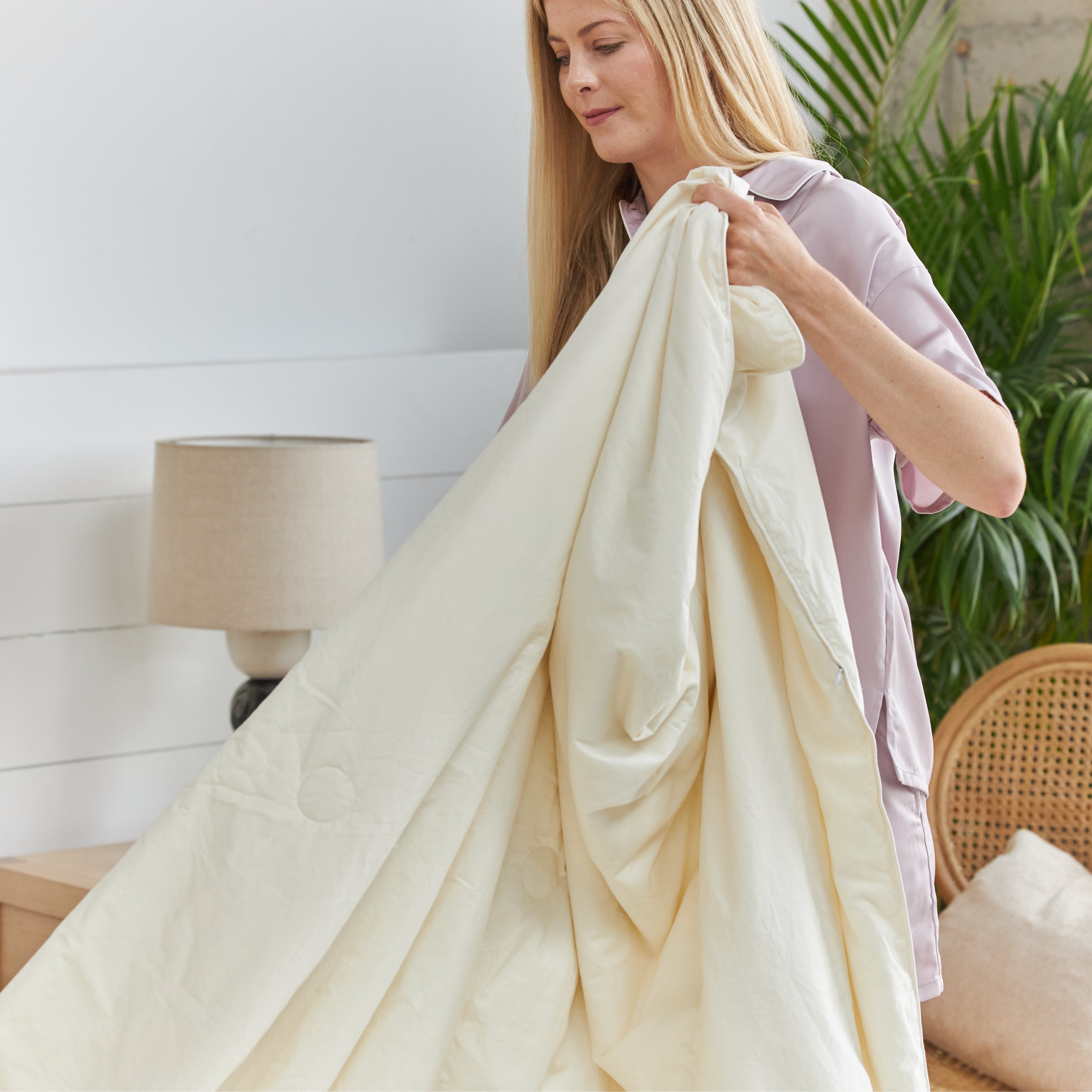 Luxury 100% Mulberry Silk Duvet Insert - All Seasons Queen/King Size - Hypoallergenic & Temperature Regulating for Better Sleep - Perfect for Master Bedroom, Guest Room, or Hotel Use