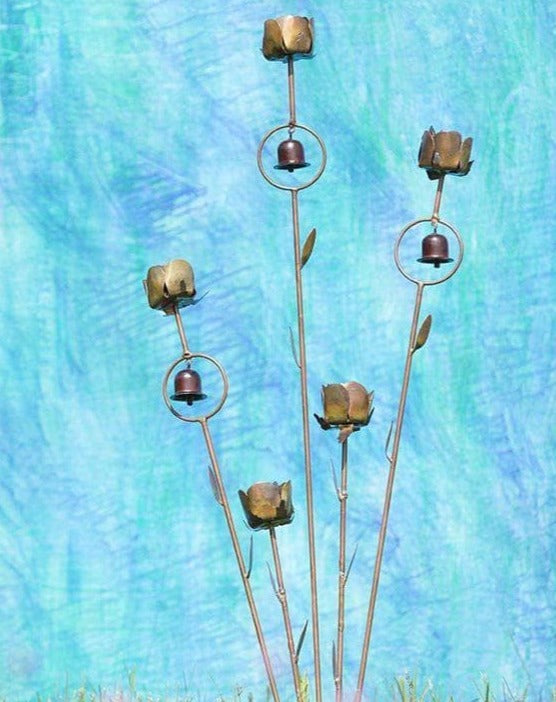 Flamed Roses Garden Stake - Elegant Metal Flower Stakes for Outdoor Decor, Perfect for Gardens, Patios, and Wedding Decorations