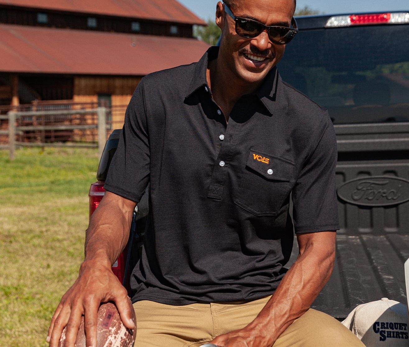 Tennessee Vols Coach's Performance Players Shirt - Breathable Black Athletic Tee for Football Training & Game Day