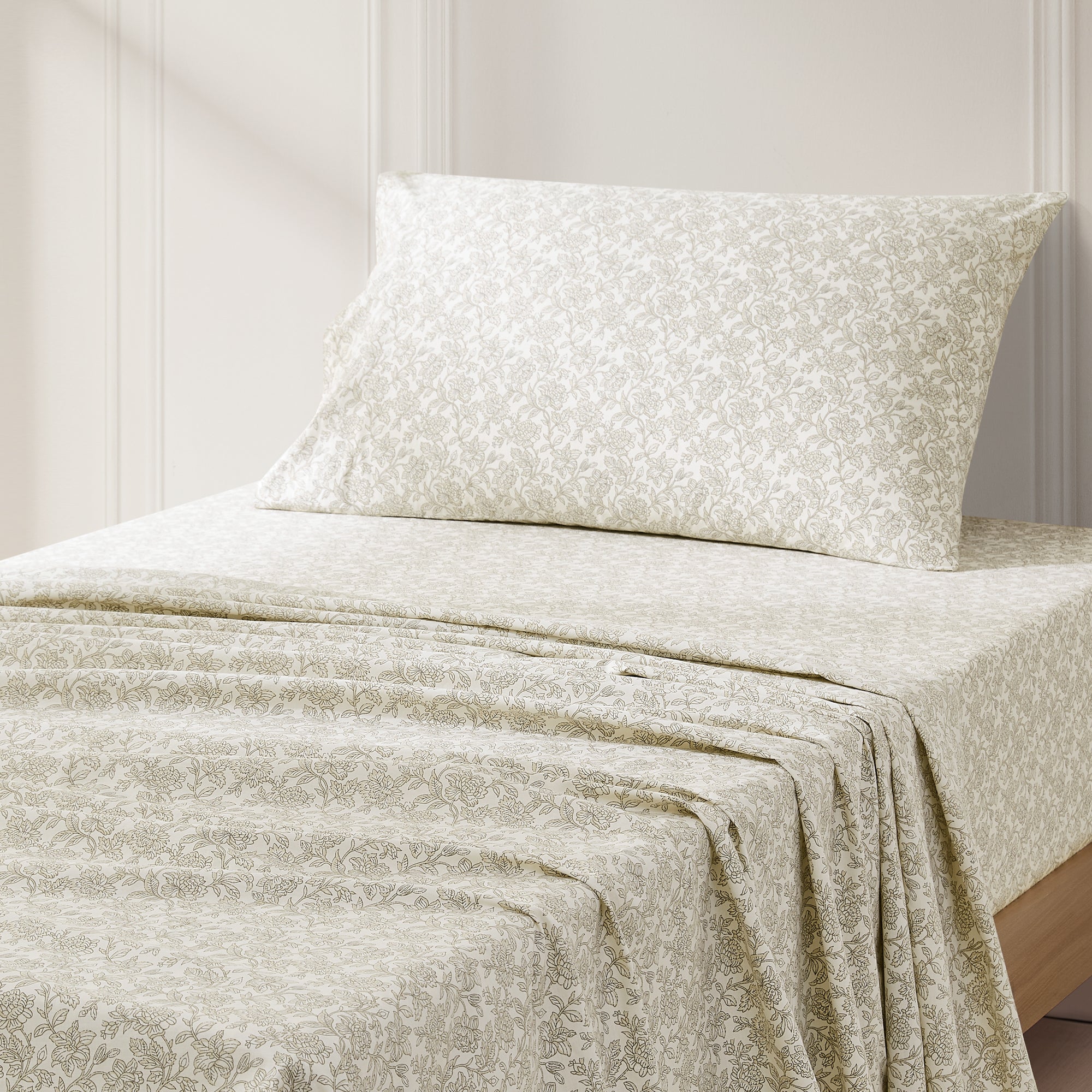Zara Floral Print 100% Cotton Bed Sheet Set - Queen Size, 4-Piece Set for Soft & Breathable Bedding | Perfect for Master Bedroom, Guest Room & Dormitory
