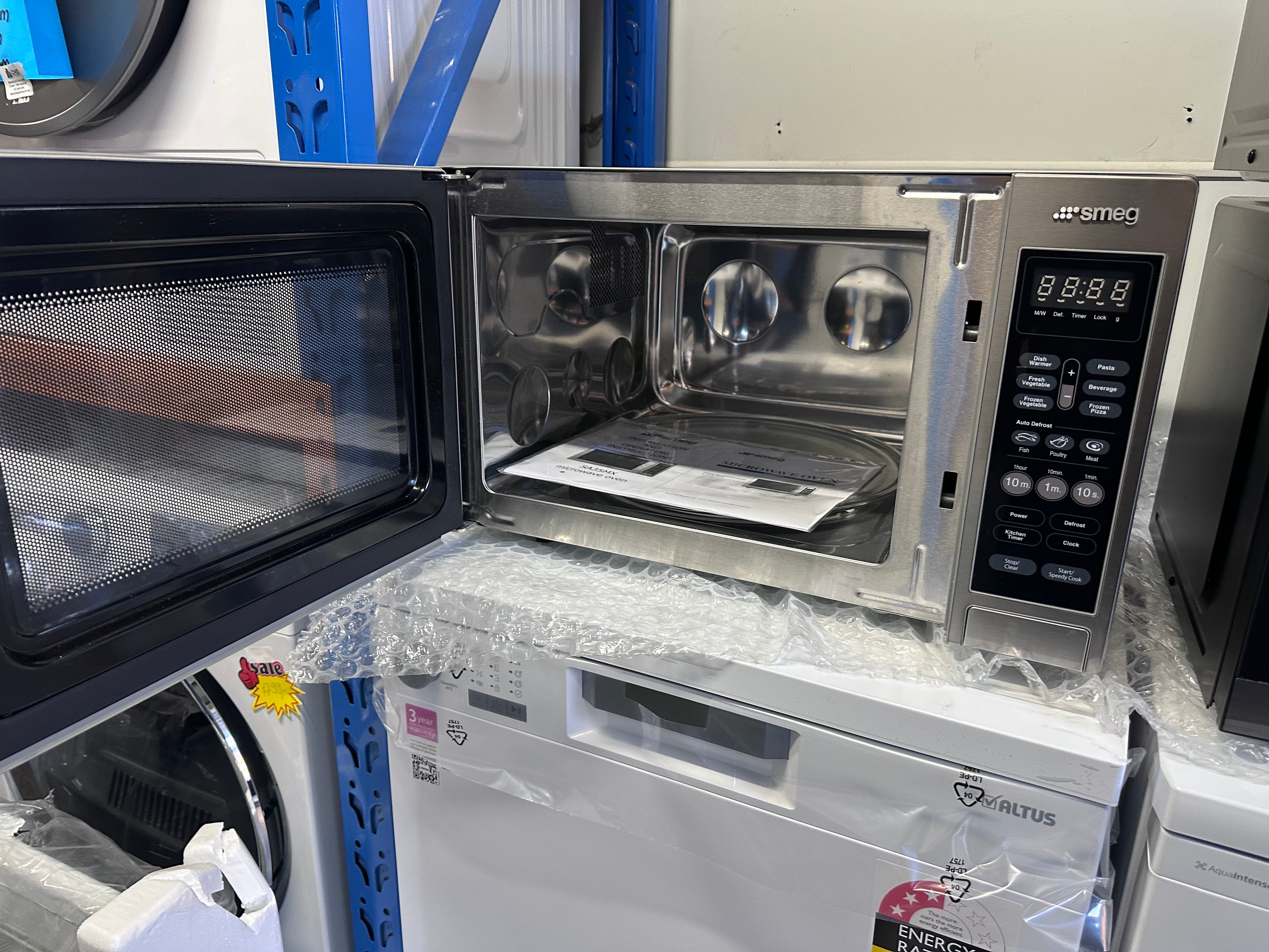 Smeg SA35MX 34L 1000W Stainless Steel Countertop Microwave Oven - Factory Refurbished | Perfect for Small Kitchens, Dorms & Office Break Rooms