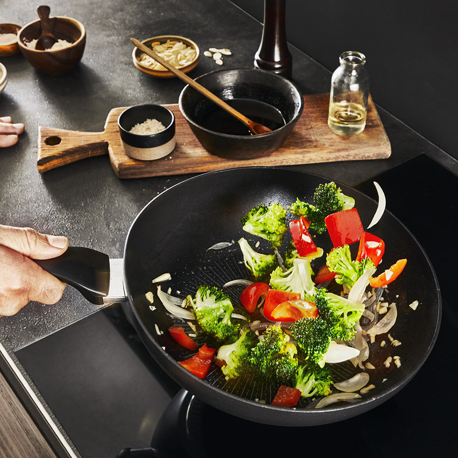 Tefal Unlimited Non-Stick Induction Wok Pan 28cm - Professional Stir Fry Pan for Gas, Electric & Induction Cooktops - Perfect for Asian Cooking, Stir Frying & Deep Frying
