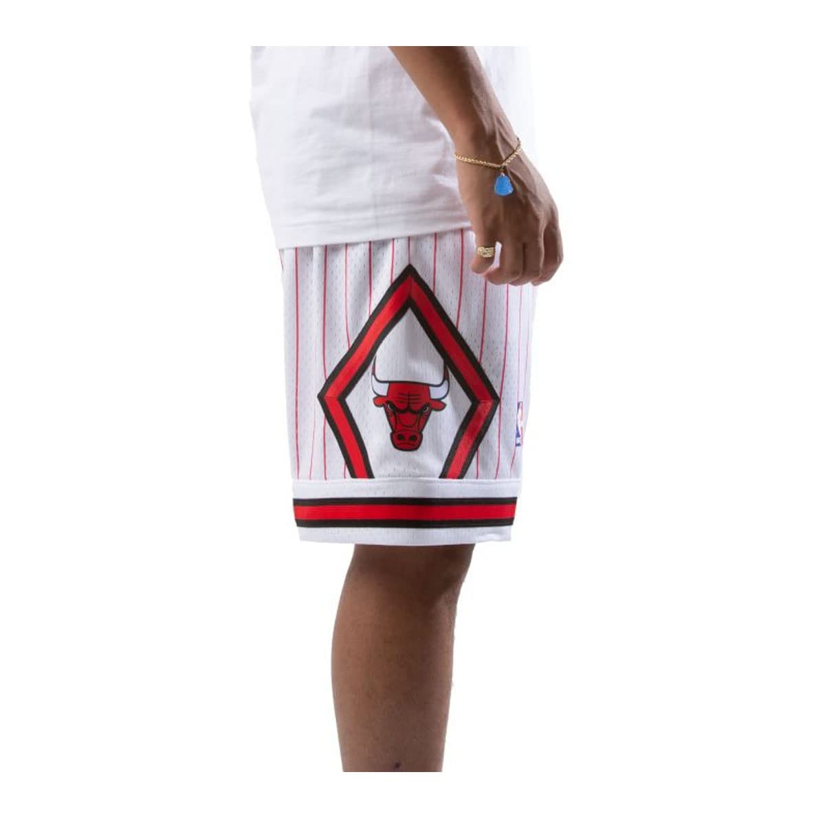 Mitchell & Ness Chicago Bulls 1995-96 Reload Swingman Shorts for Men - Medium Size, White - Perfect for Basketball Games, Gym Workouts & Retro Sports Fashion