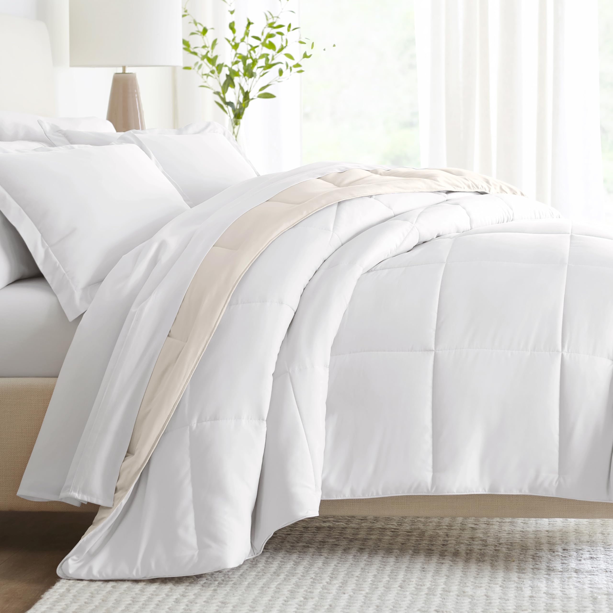 Luxury Reversible King Size Comforter Set (3 Piece) - Soft & Lightweight Down Alternative Bedding - Includes King Comforter & 2 Pillow Shams - Perfect for Master Bedroom, Guest Room & Cozy Home Decor