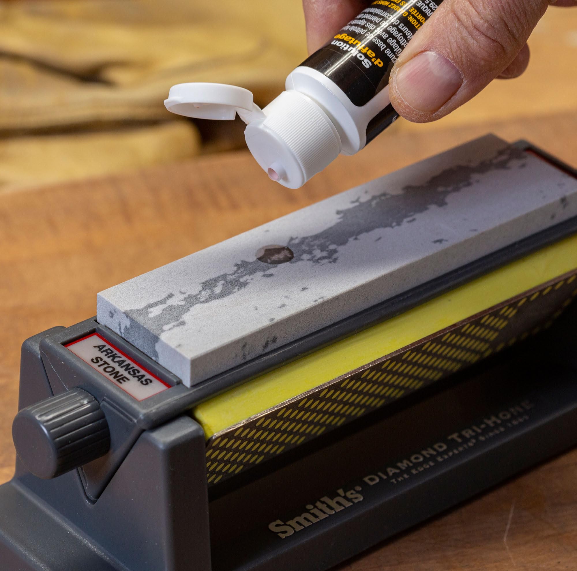 Smith's 50448 6-Inch Diamond Tri-Hone Sharpening Stone System – Grey – Fine, Medium & Coarse Grit Stones – 3-Way Knife Sharpener with Non-Slip Rubber Base – Perfect for Kitchen Knives, Hunting Tools, Fishing Gear & Pocket Knives – Ideal for Home, Camping & Outdoor Use