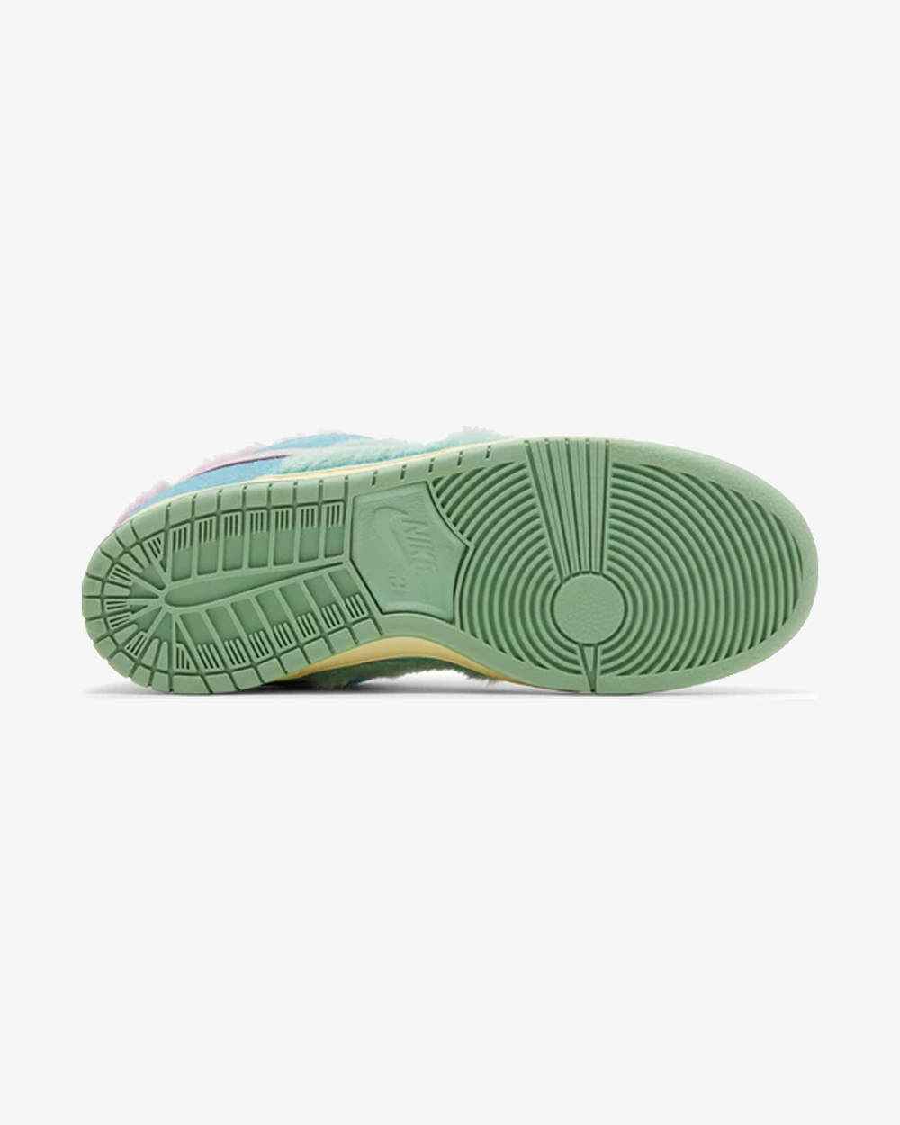 Nike x Verdy Dunk Low SB Visty Sneakers - Limited Edition Skateboarding Shoes for Men & Women | Perfect for Streetwear Fashion & Skateboarding Enthusiasts
