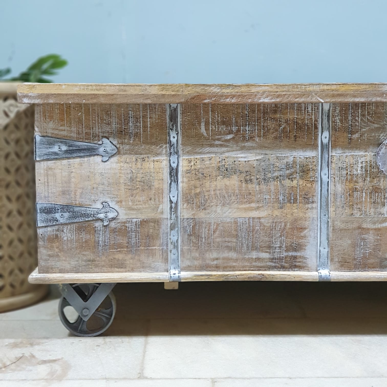Hand Carved Solid Wood Coffee Table with Wheels - Whitewashed Chest Design 150x80x55cm - Modern Farmhouse Living Room Furniture for Small Spaces & Home Decor