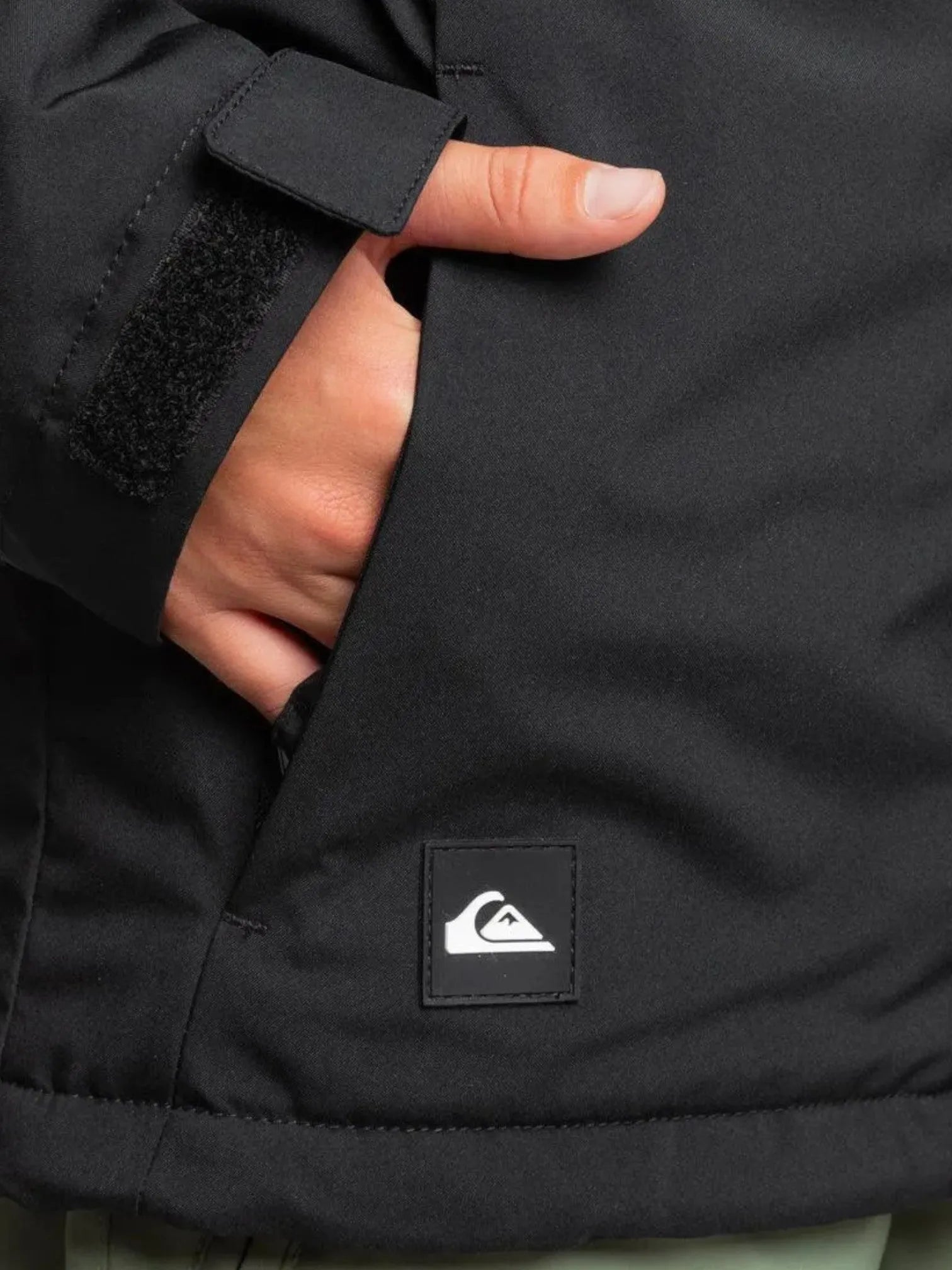 Quiksilver Snow Mission Solid Black Kids Snow Jacket - Warm & Waterproof Winter Coat for Boys & Girls - Perfect for Skiing, Snowboarding & Outdoor Adventures