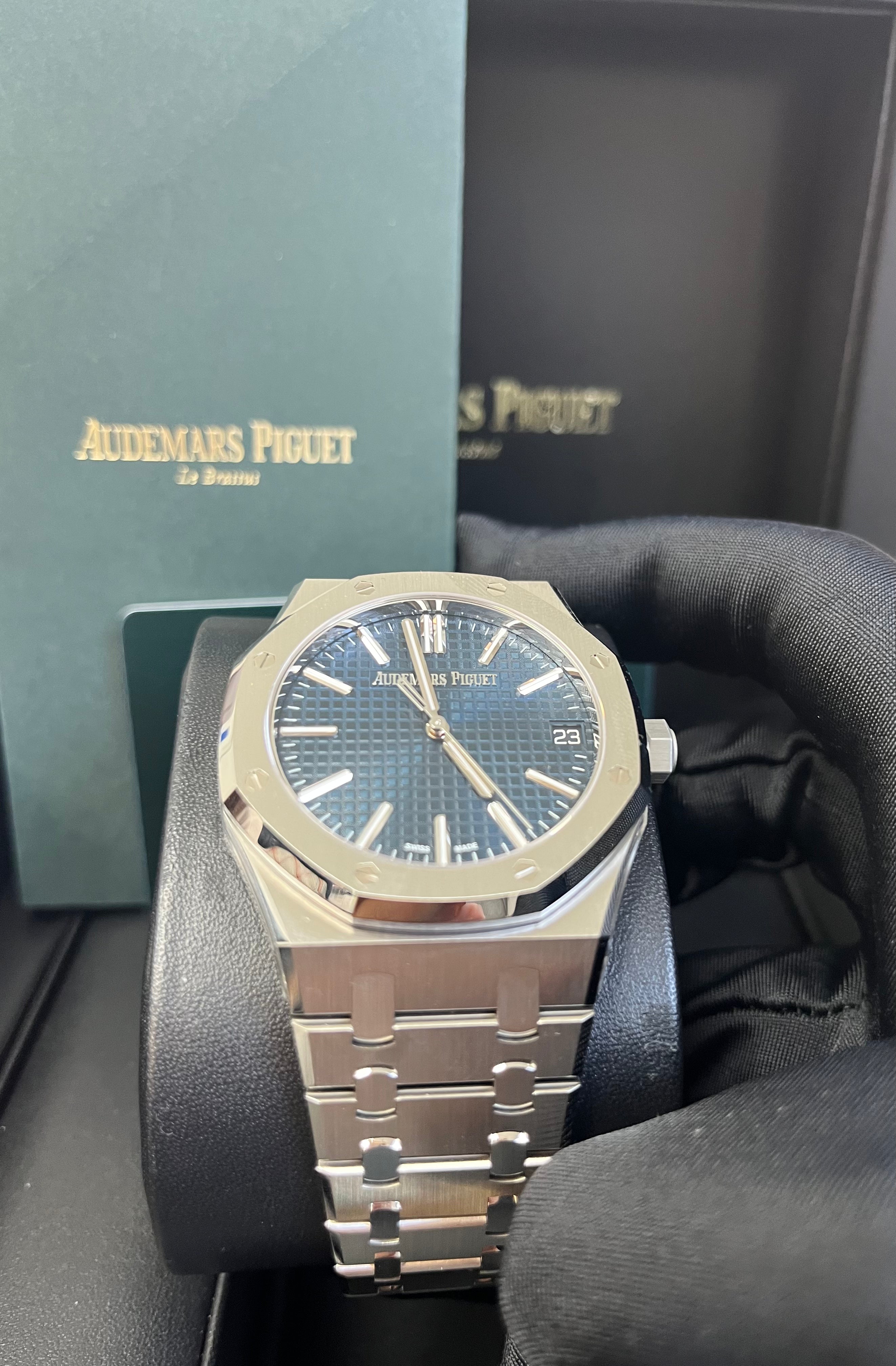 Audemars Piguet Royal Oak 41mm Selfwinding Watch - 50th Anniversary Edition with Blue Dial & Stainless Steel Bracelet (Model 15510ST.OO.1320ST.01) | Luxury Timepiece for Men, Perfect for Business Meetings & Special Occasions