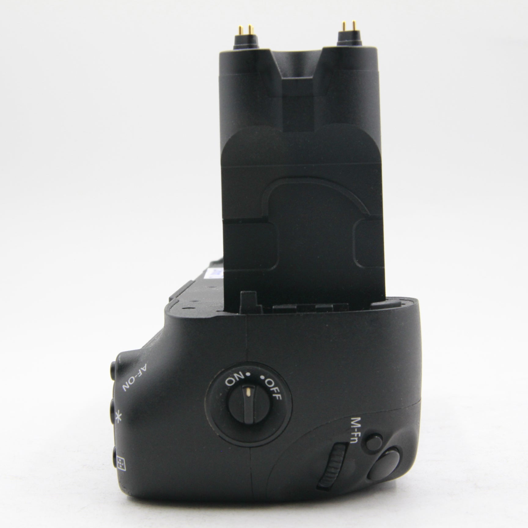 Used Canon Battery Grip BG-E7 with BGM-E6 AA Tray - Compatible with EOS 7D & 7D Mark II - Perfect for Extended Photography Sessions & Travel
